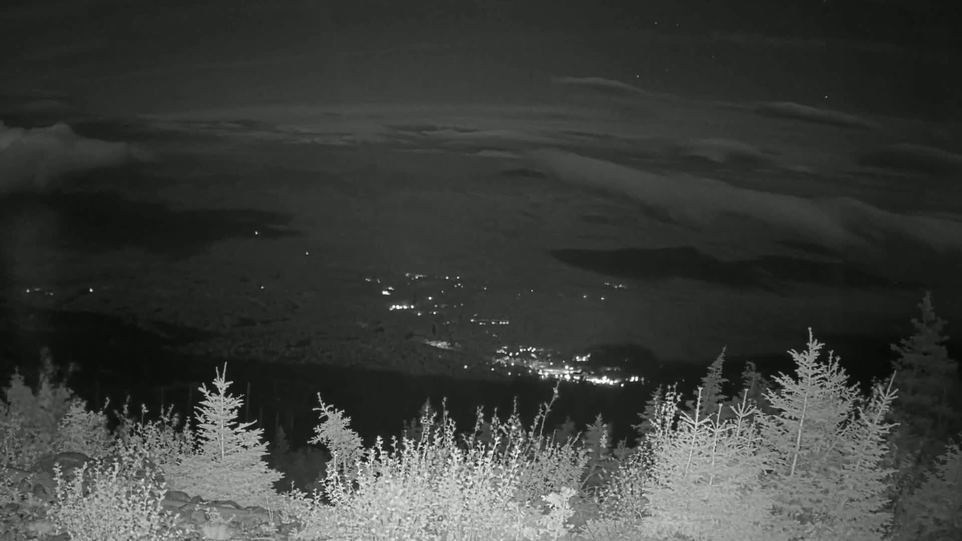 Kingfield, Sugarloaf Mountain Peak Skyline Live Cam - Kingfield, Franklin, Maine, USA
