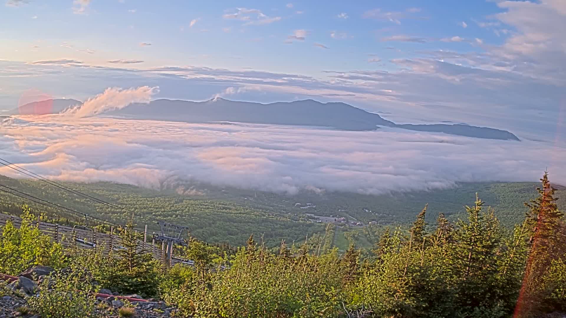 Kingfield, Sugarloaf Mountain Peak Skyline Live Cam - Kingfield, Franklin, Maine, USA