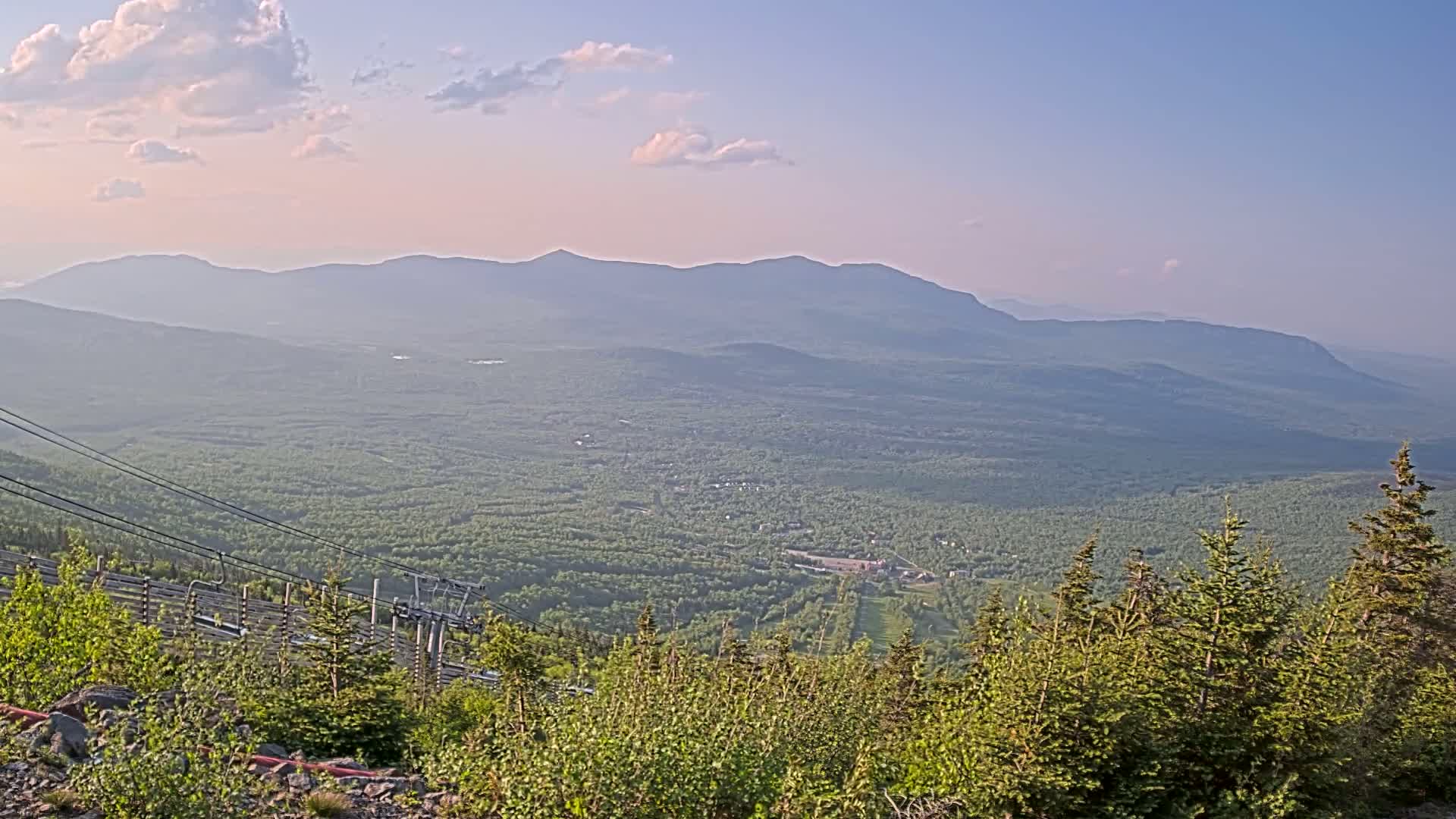 Kingfield, Sugarloaf Mountain Peak Skyline Live Cam - Kingfield, Franklin, Maine, USA