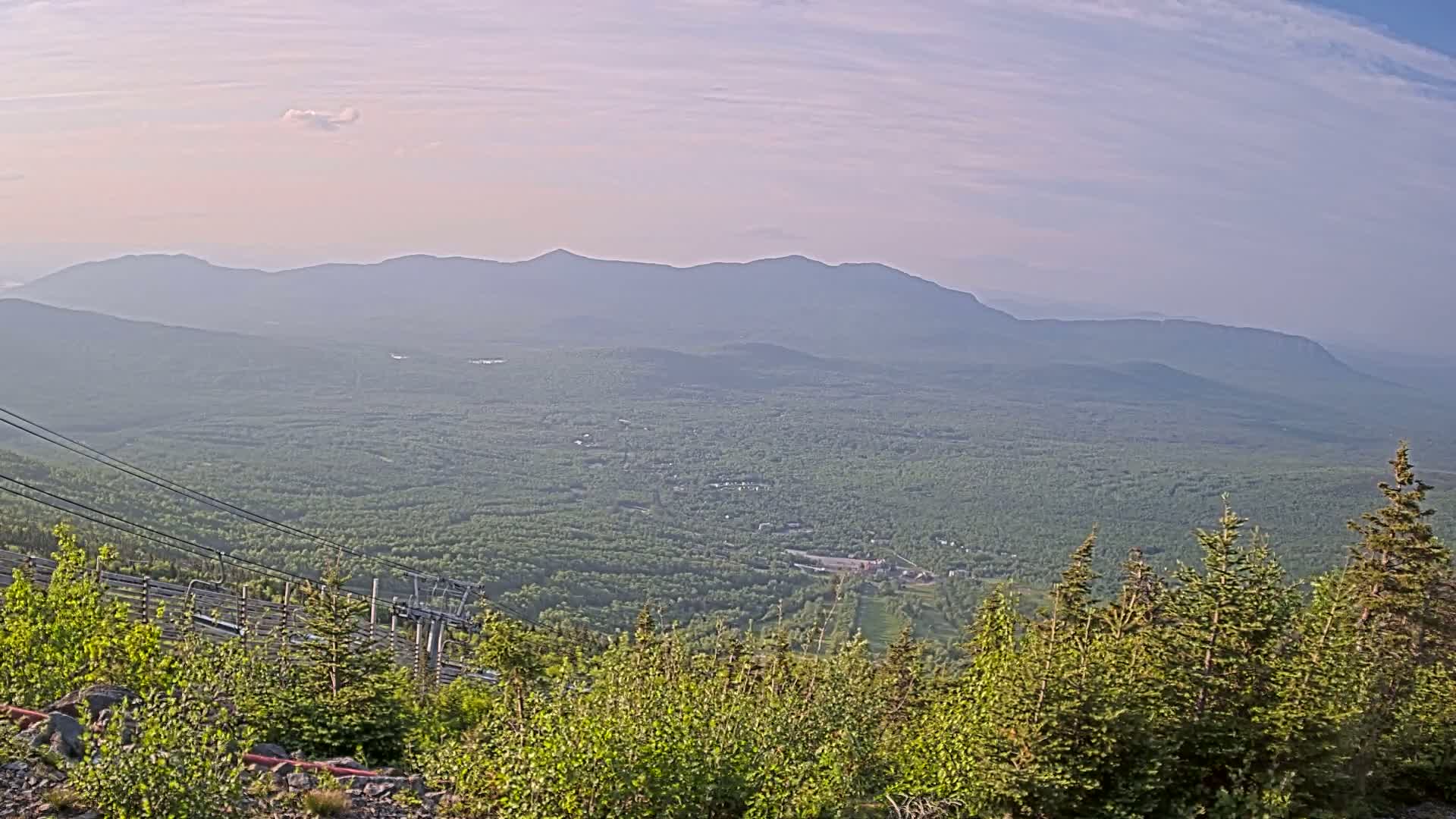 Kingfield, Sugarloaf Mountain Peak Skyline Live Cam - Kingfield, Franklin, Maine, USA