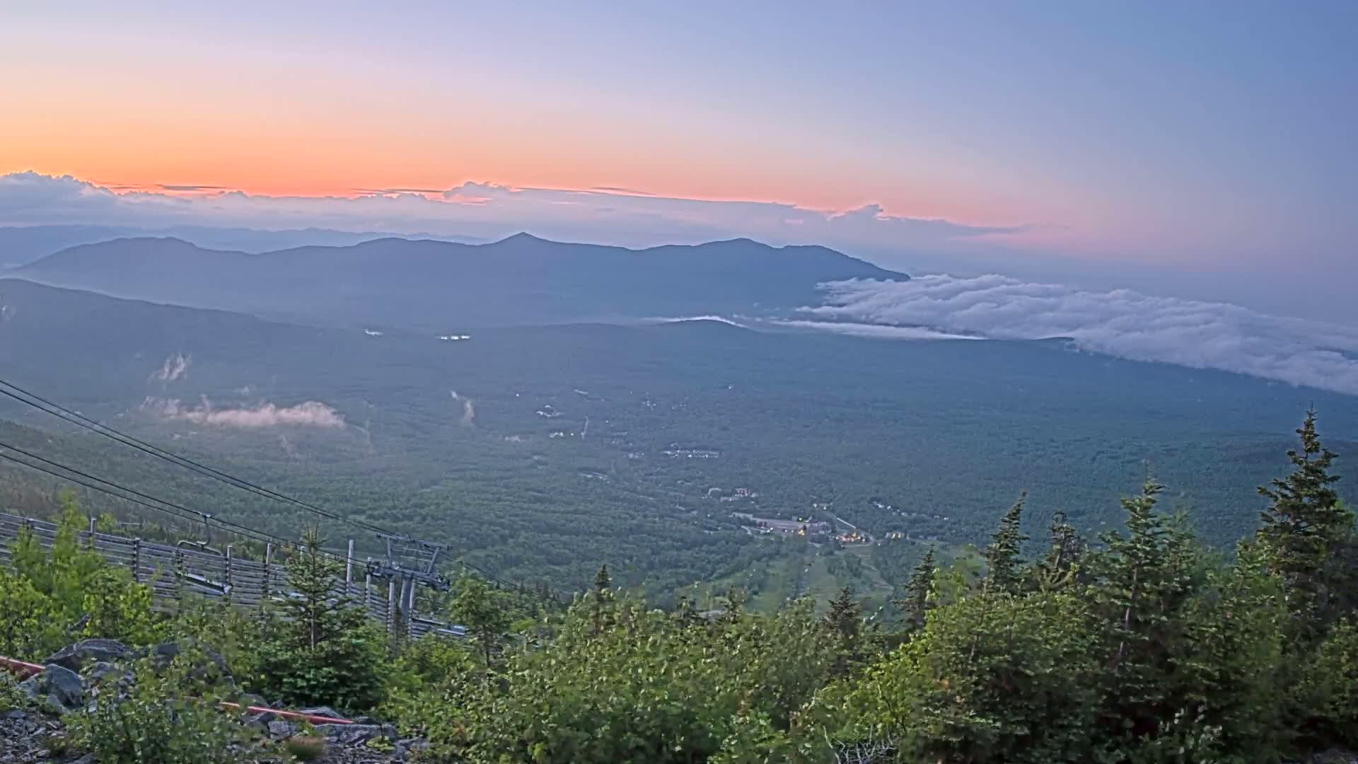 Kingfield, Sugarloaf Mountain Peak Skyline Live Cam - Kingfield, Franklin, Maine, USA