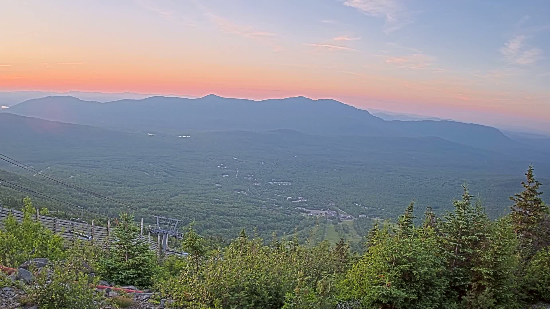 Kingfield, Sugarloaf Mountain Peak Skyline Live Cam - Kingfield, Franklin, Maine, USA