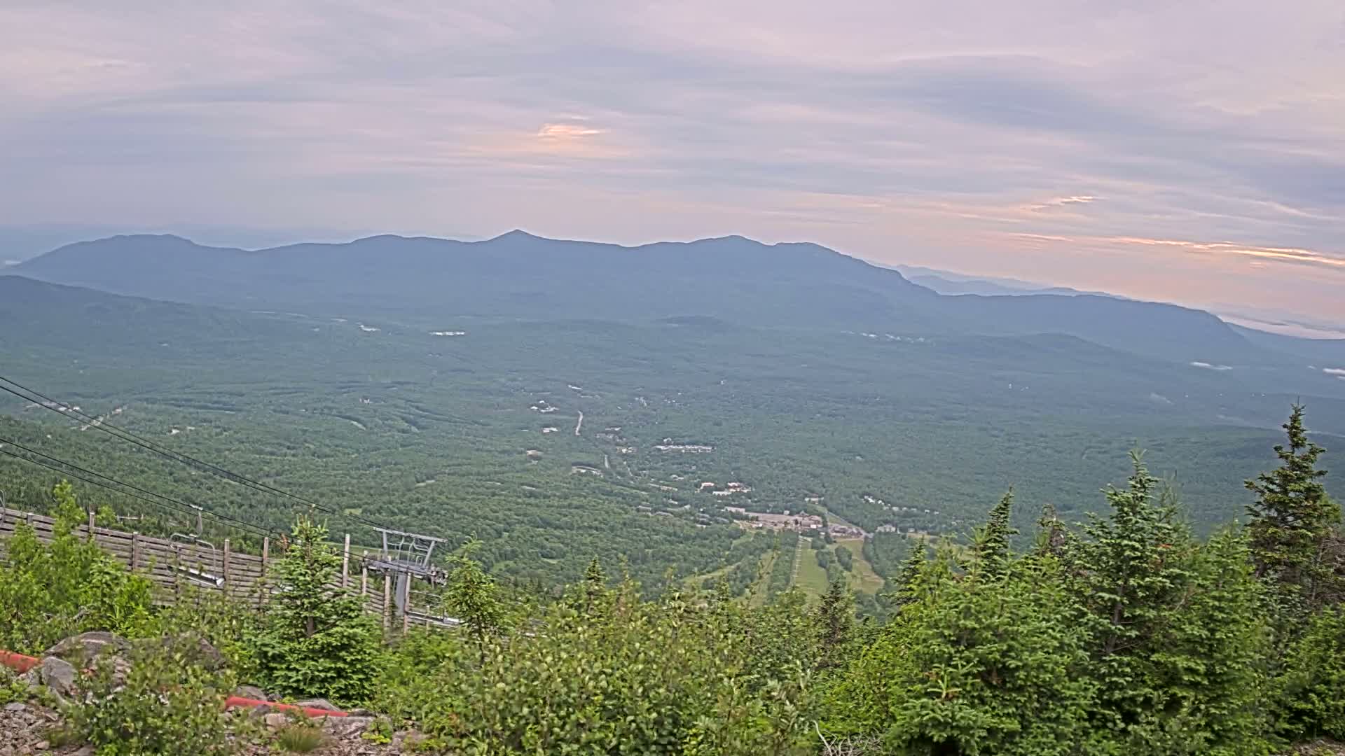 Kingfield, Sugarloaf Mountain Peak Skyline Live Cam - Kingfield, Franklin, Maine, USA
