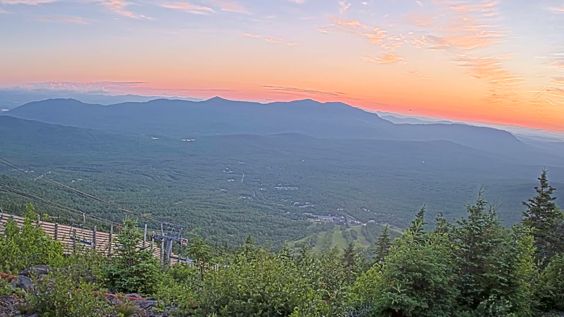 Kingfield, Sugarloaf Mountain Peak Skyline Live Cam - Kingfield, Franklin, Maine, USA