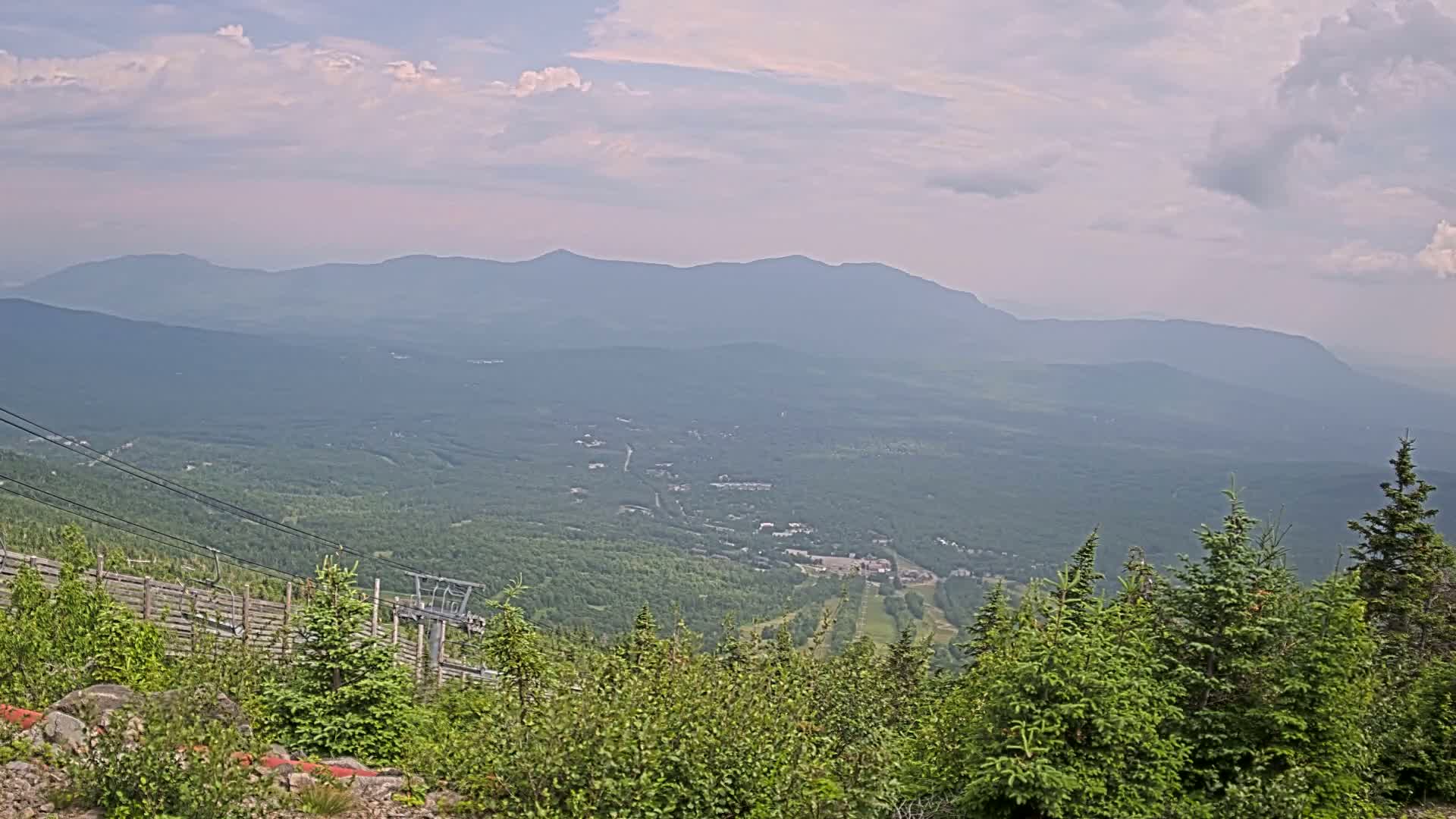 Kingfield, Sugarloaf Mountain Peak Skyline Live Cam - Kingfield, Franklin, Maine, USA