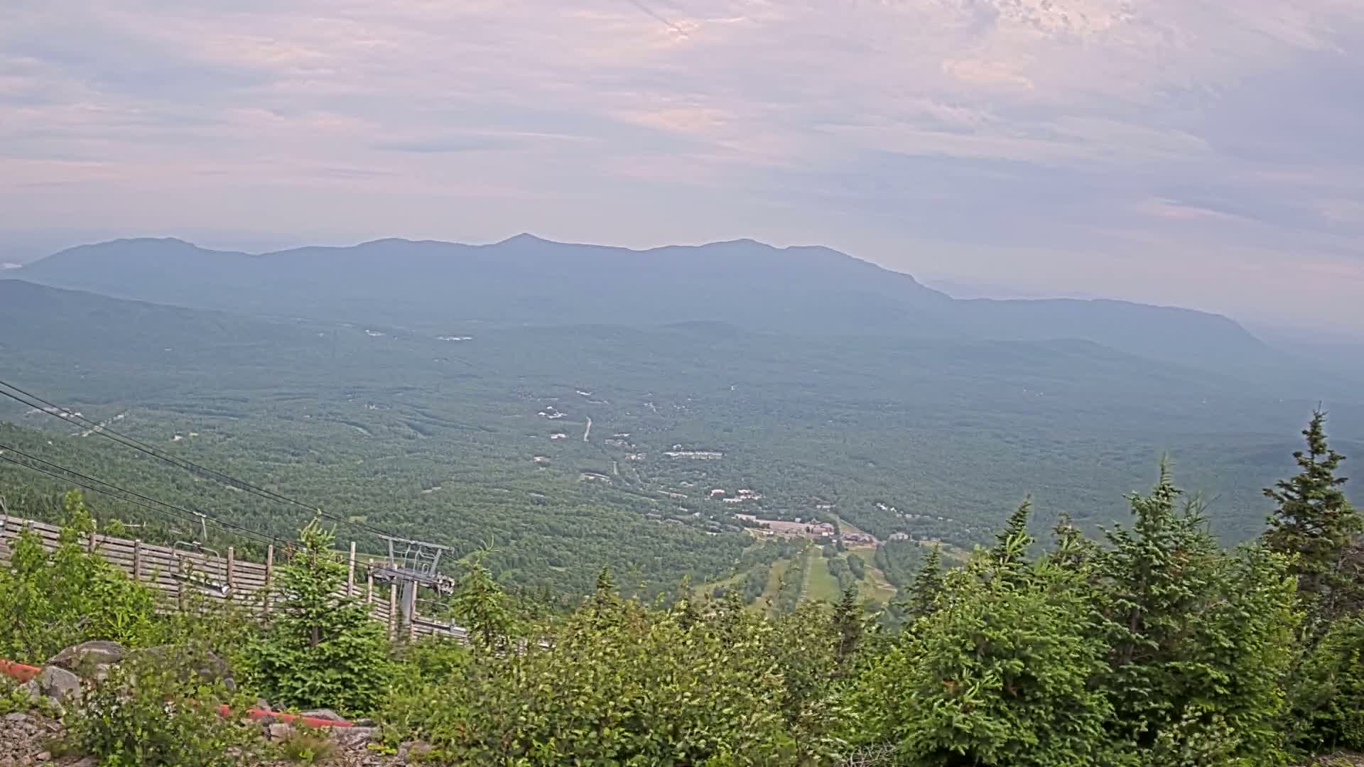 Kingfield, Sugarloaf Mountain Peak Skyline Live Cam - Kingfield, Franklin, Maine, USA
