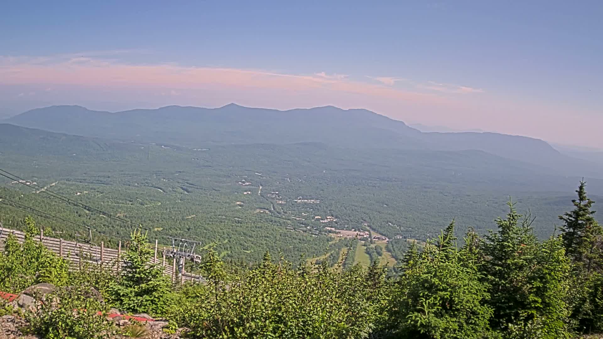 Kingfield, Sugarloaf Mountain Peak Skyline Live Cam - Kingfield, Franklin, Maine, USA