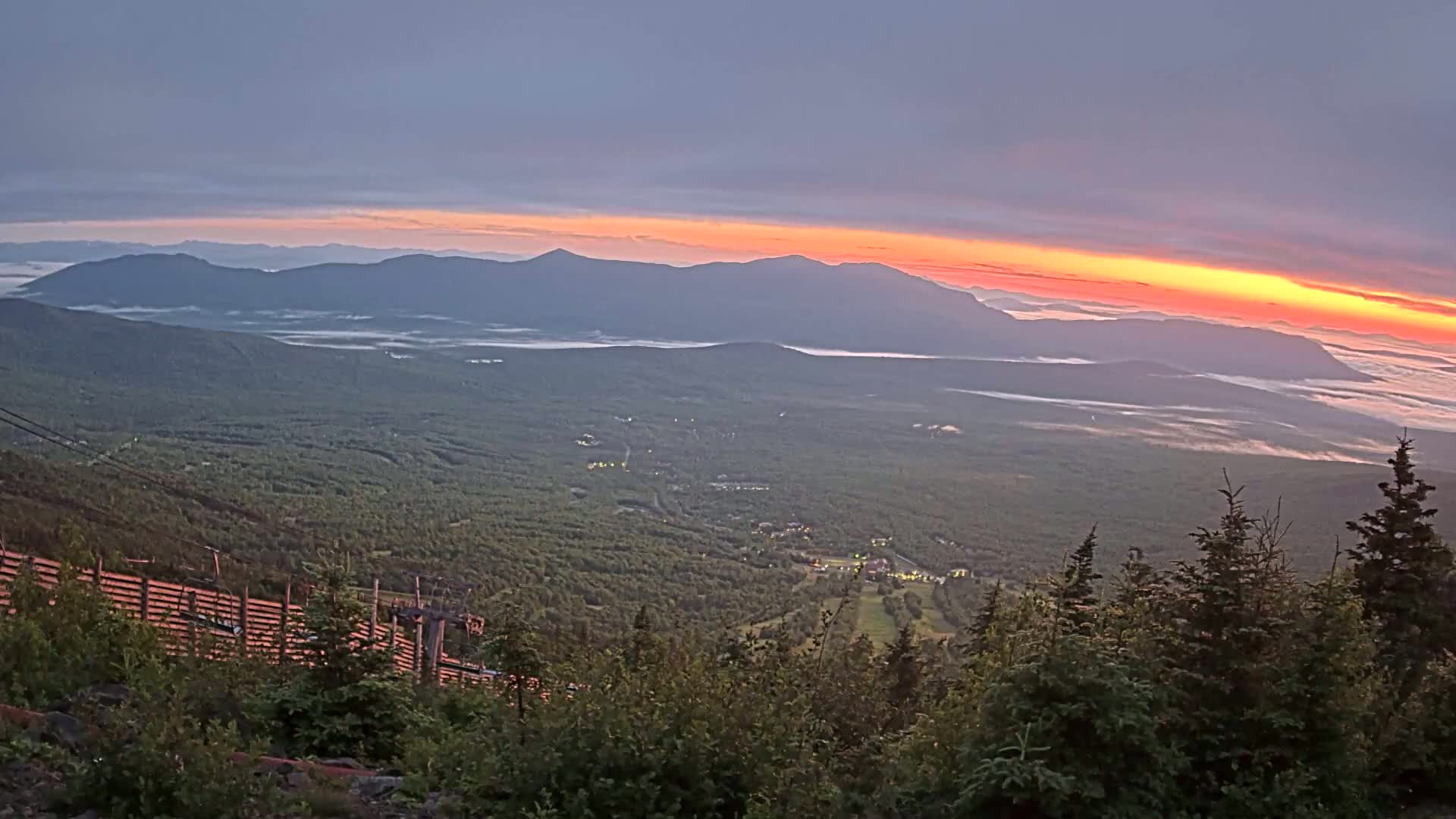 Kingfield, Sugarloaf Mountain Peak Skyline Live Cam - Kingfield, Franklin, Maine, USA