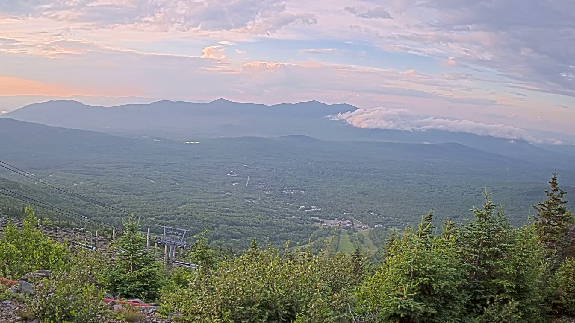 Kingfield, Sugarloaf Mountain Peak Skyline Live Cam - Kingfield, Franklin, Maine, USA