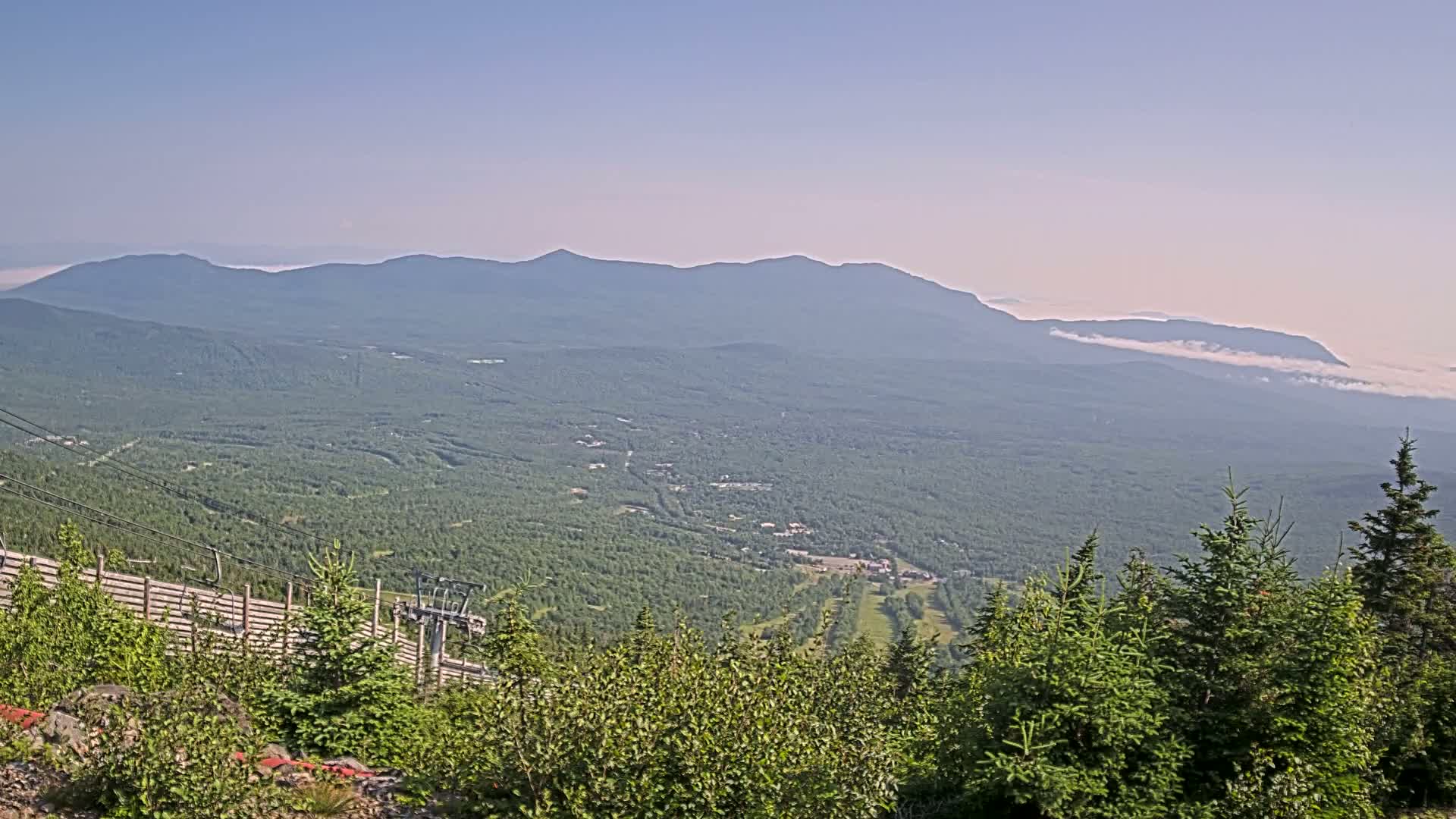 Kingfield, Sugarloaf Mountain Peak Skyline Live Cam - Kingfield, Franklin, Maine, USA