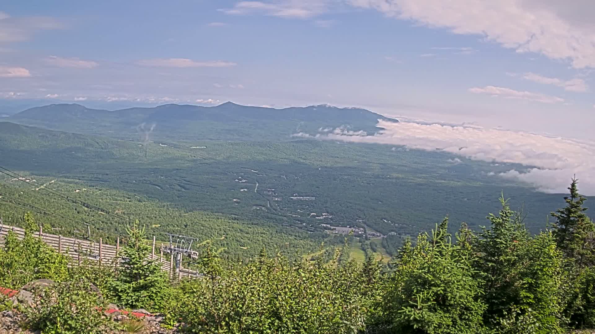 Kingfield, Sugarloaf Mountain Peak Skyline Live Cam - Kingfield, Franklin, Maine, USA