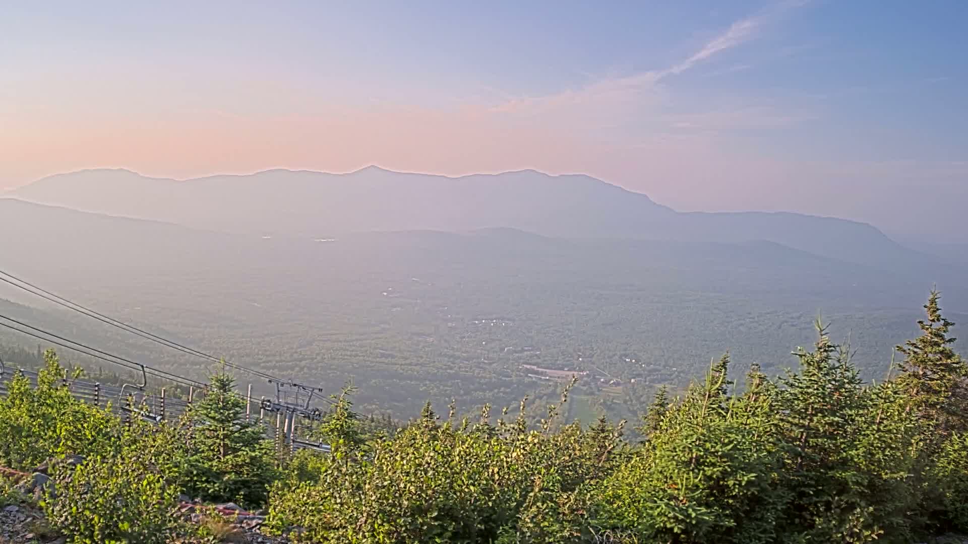 Kingfield, Sugarloaf Mountain Peak Skyline Live Cam - Kingfield, Franklin, Maine, USA