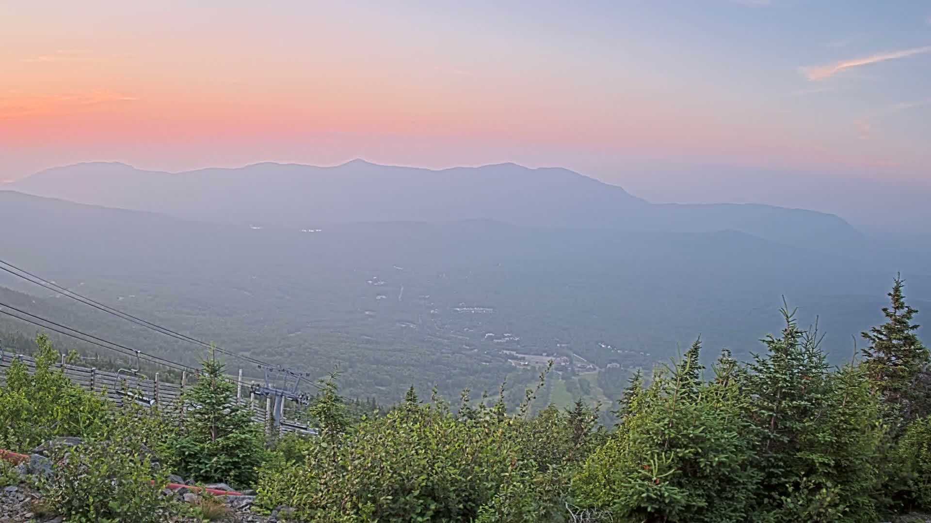 Kingfield, Sugarloaf Mountain Peak Skyline Live Cam - Kingfield, Franklin, Maine, USA