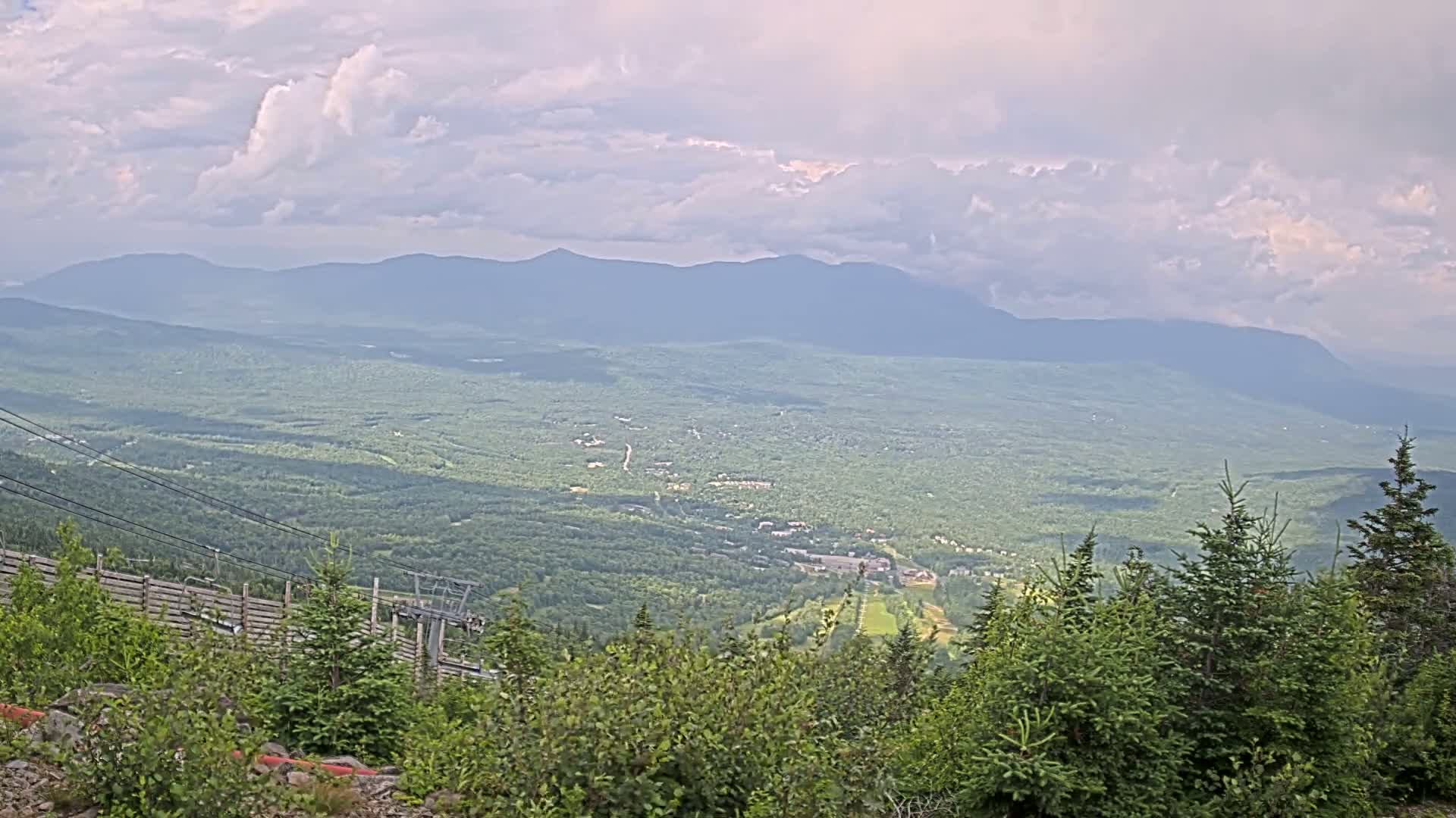 Kingfield, Sugarloaf Mountain Peak Skyline Live Cam - Kingfield, Franklin, Maine, USA