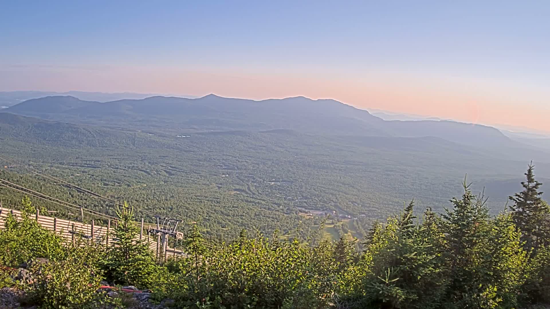 Kingfield, Sugarloaf Mountain Peak Skyline Live Cam - Kingfield, Franklin, Maine, USA