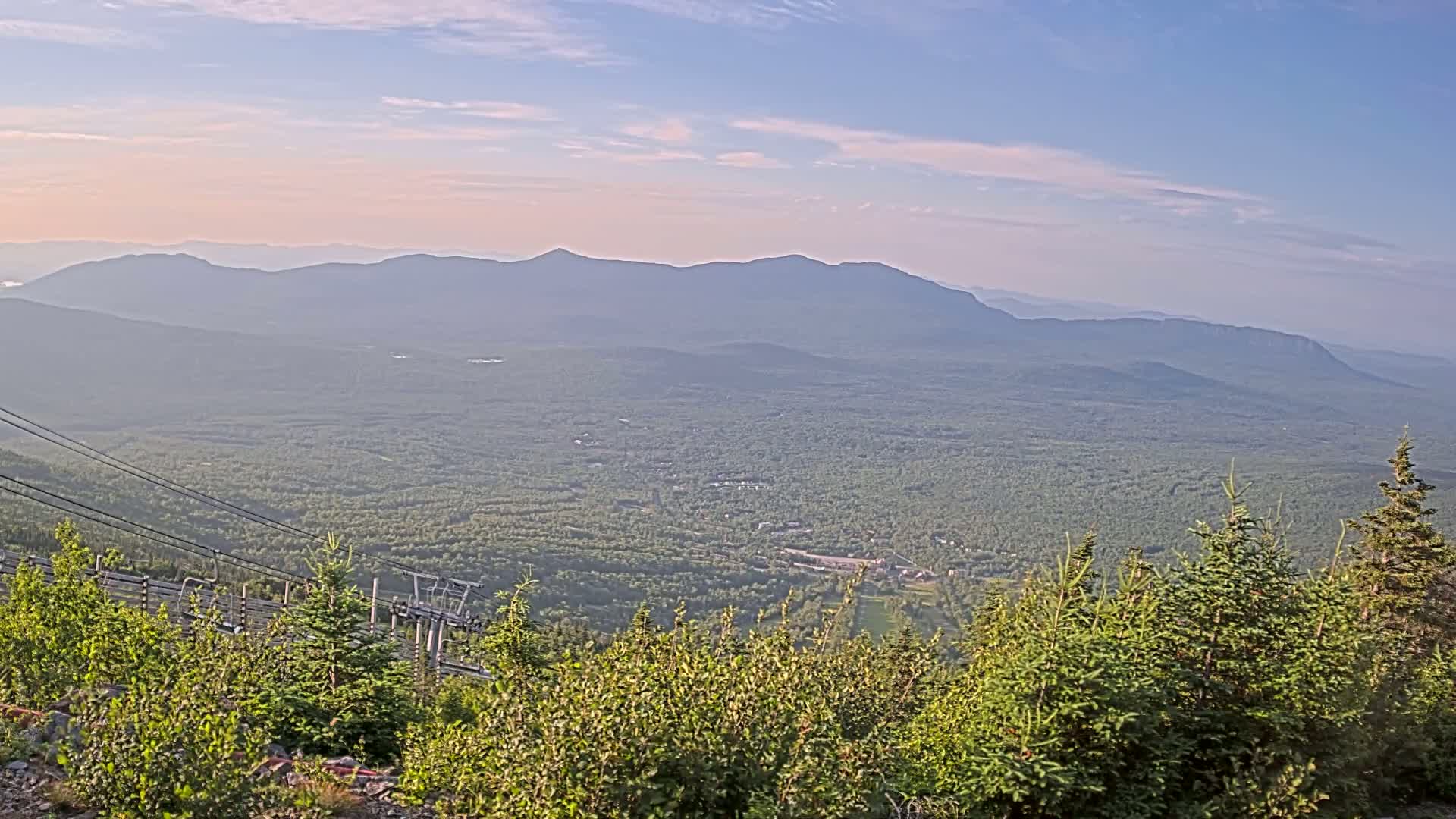 Kingfield, Sugarloaf Mountain Peak Skyline Live Cam - Kingfield, Franklin, Maine, USA