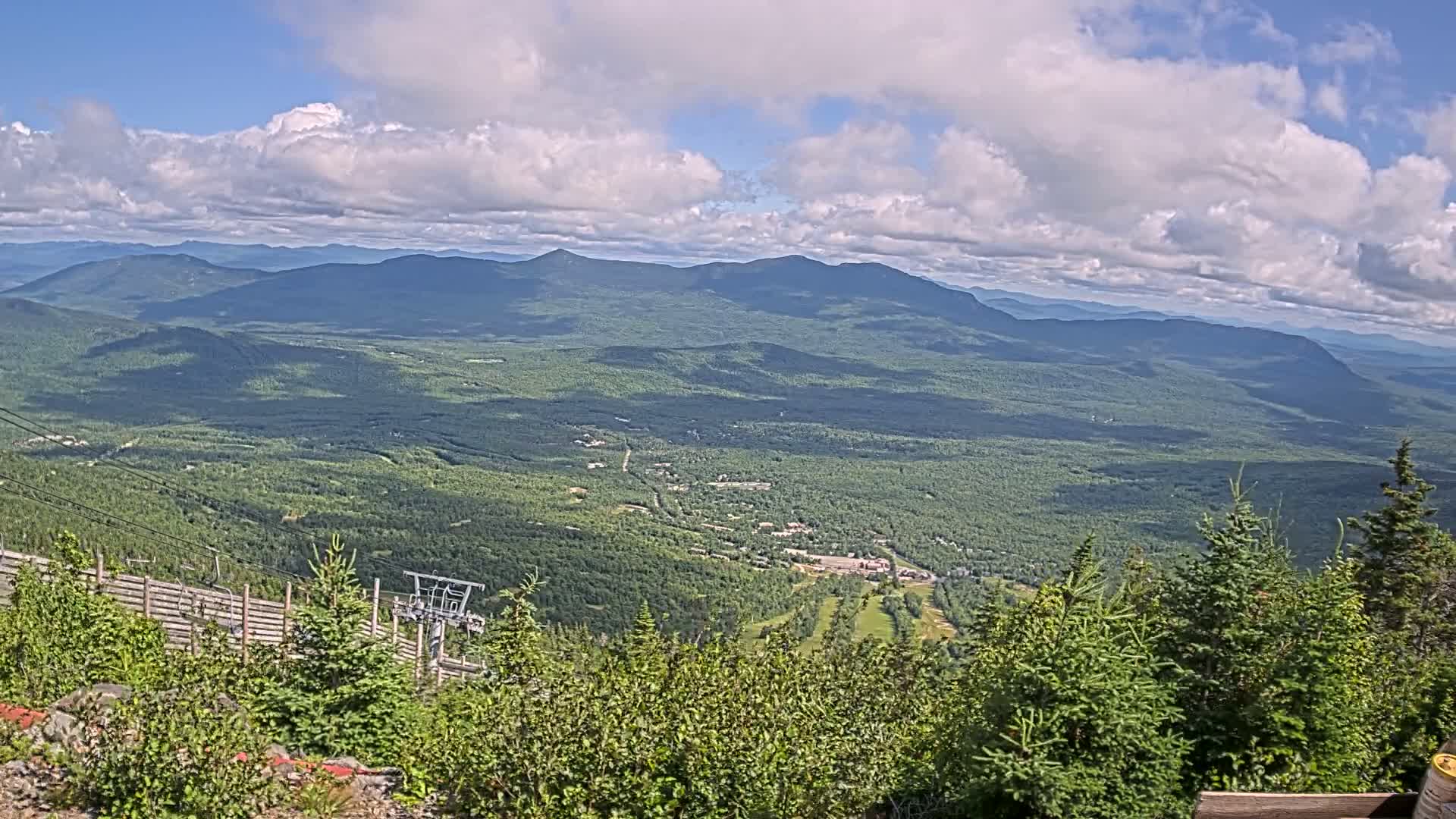 Kingfield, Sugarloaf Mountain Peak Skyline Live Cam - Kingfield, Franklin, Maine, USA