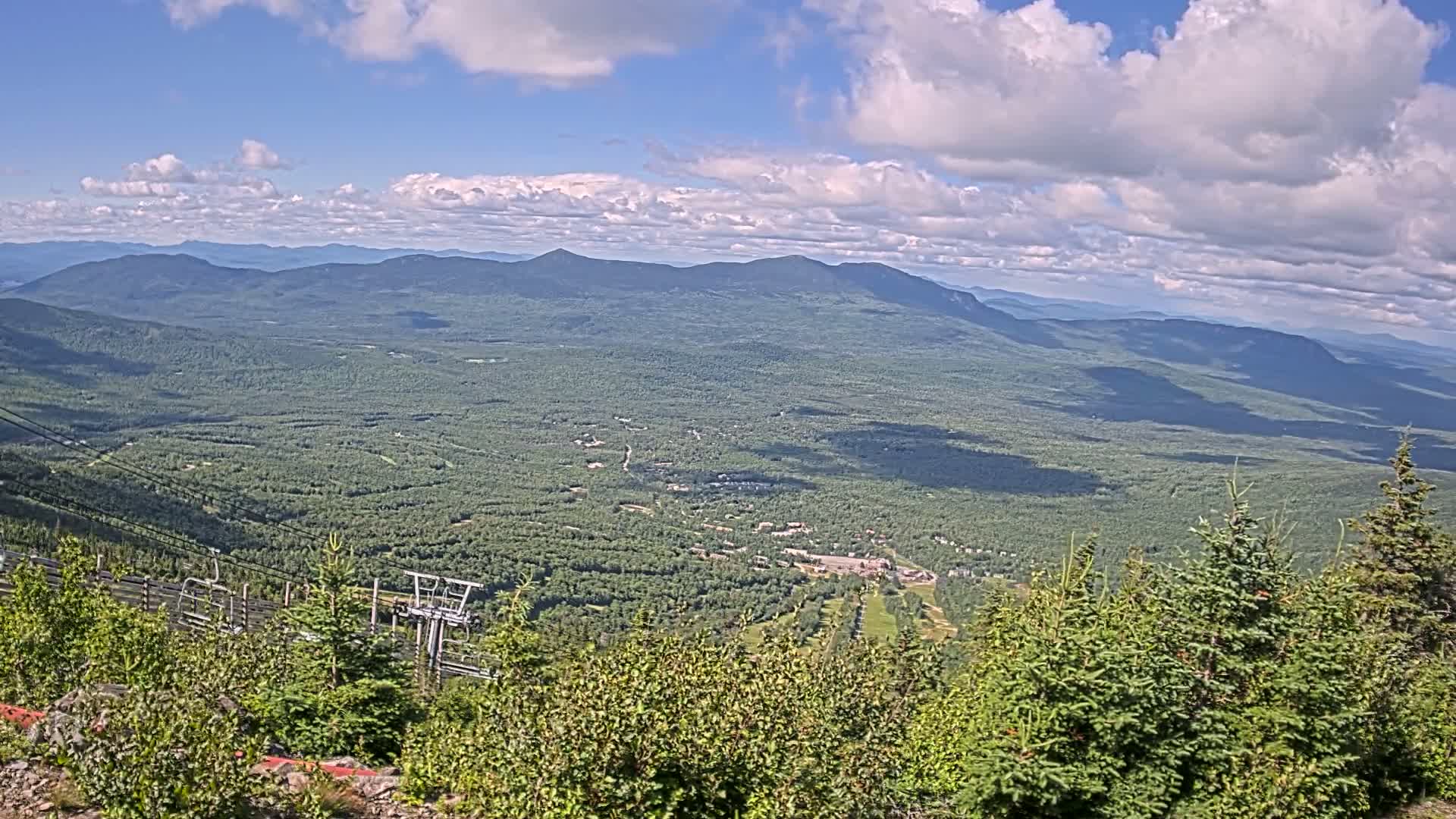 Kingfield, Sugarloaf Mountain Peak Skyline Live Cam - Kingfield, Franklin, Maine, USA