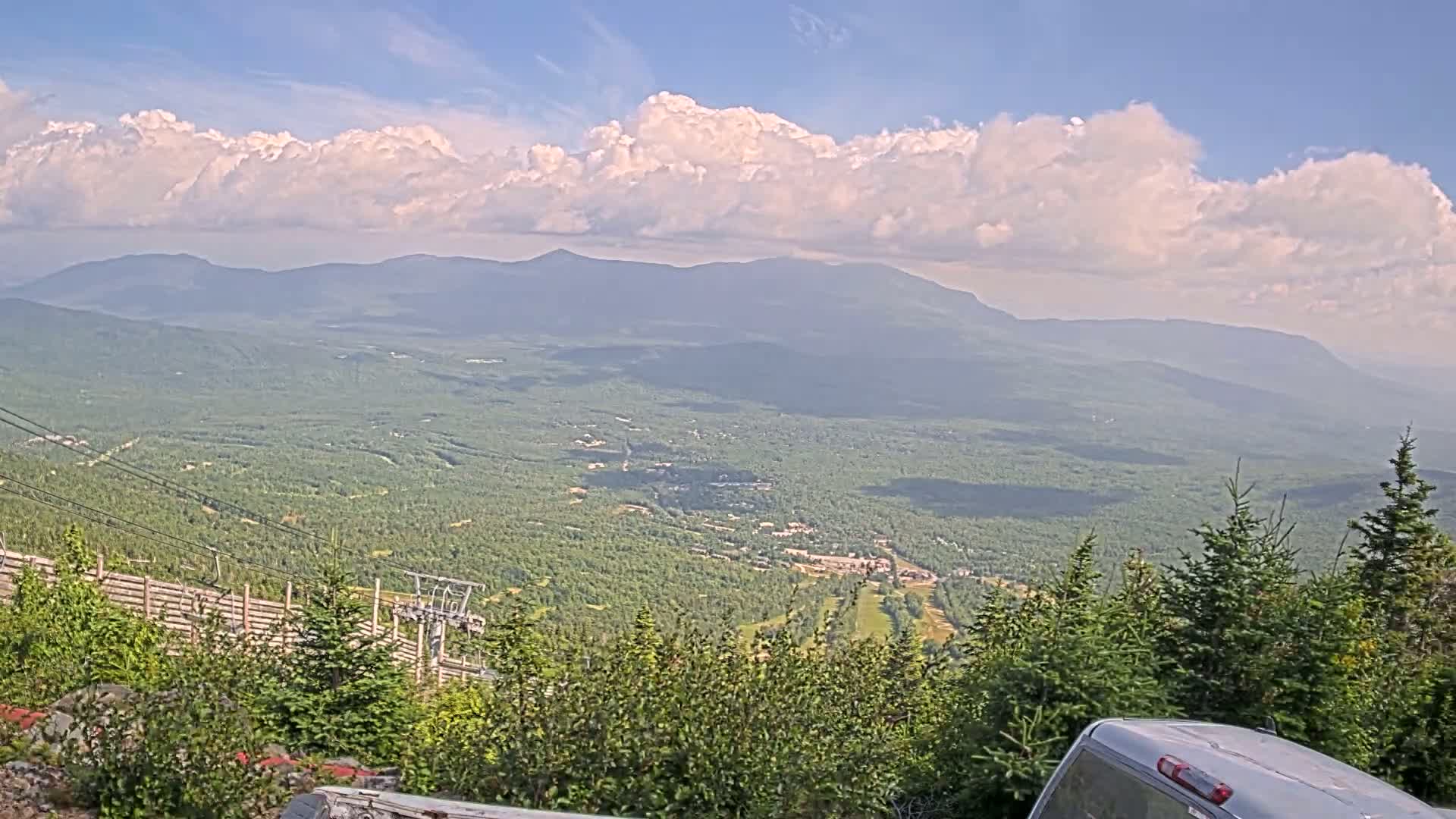 Kingfield, Sugarloaf Mountain Peak Skyline Live Cam - Kingfield, Franklin, Maine, USA