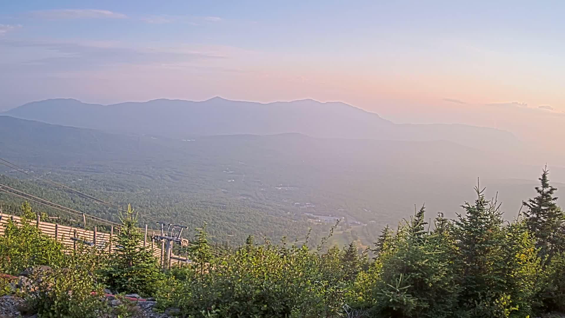 Kingfield, Sugarloaf Mountain Peak Skyline Live Cam - Kingfield, Franklin, Maine, USA