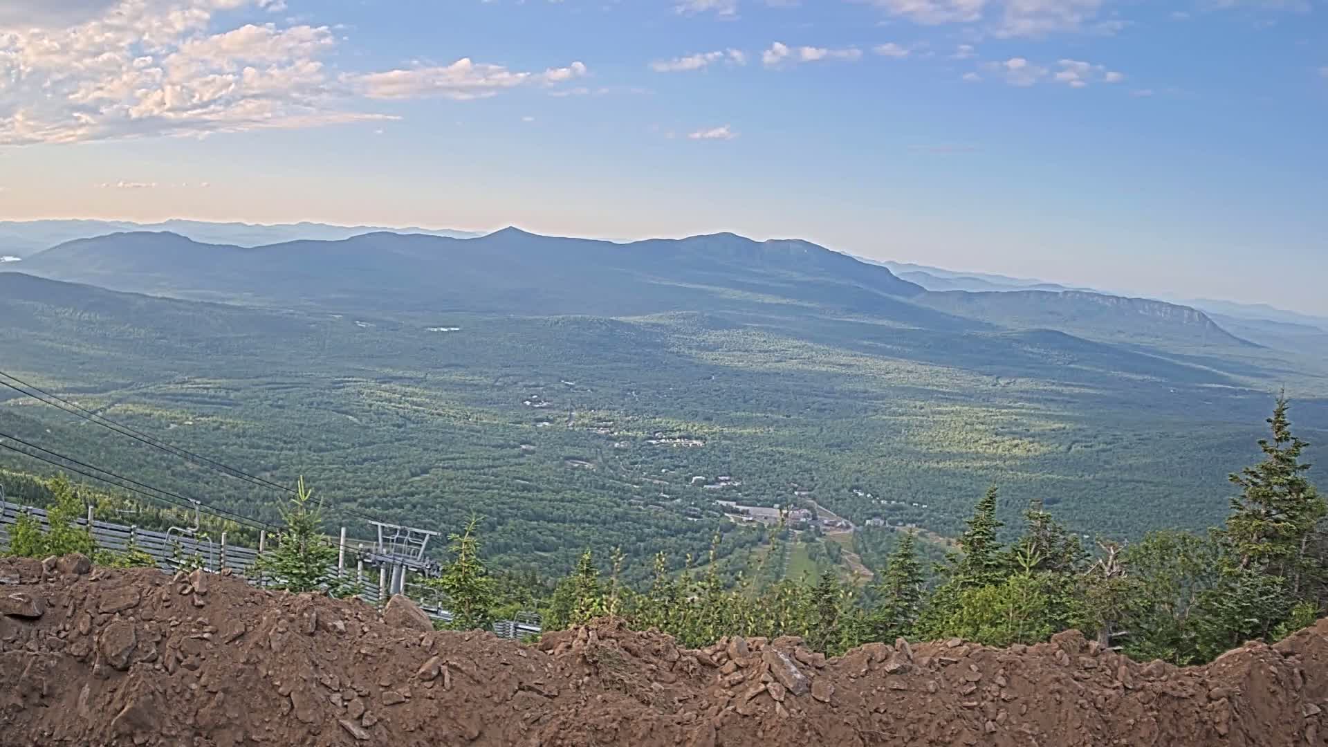 Kingfield, Sugarloaf Mountain Peak Skyline Live Cam - Kingfield, Franklin, Maine, USA
