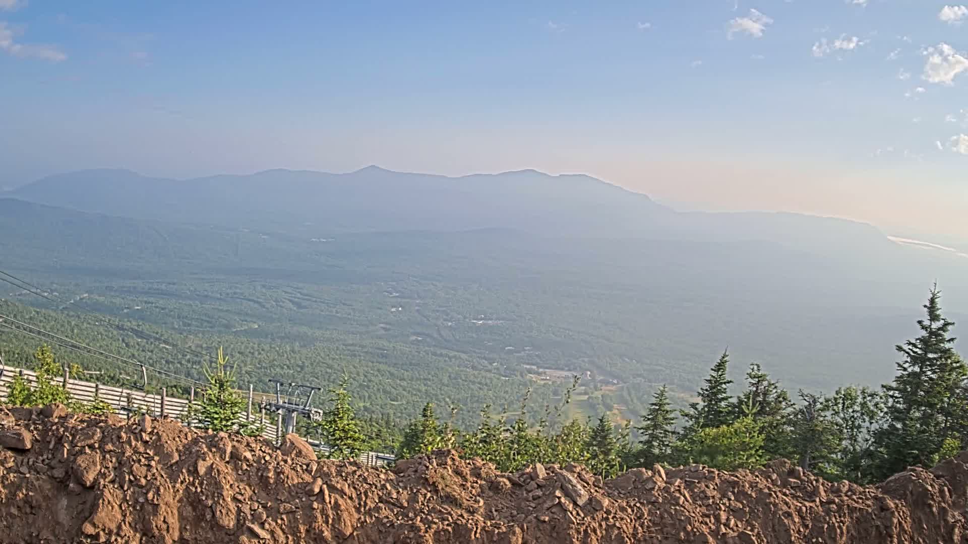 Kingfield, Sugarloaf Mountain Peak Skyline Live Cam - Kingfield, Franklin, Maine, USA