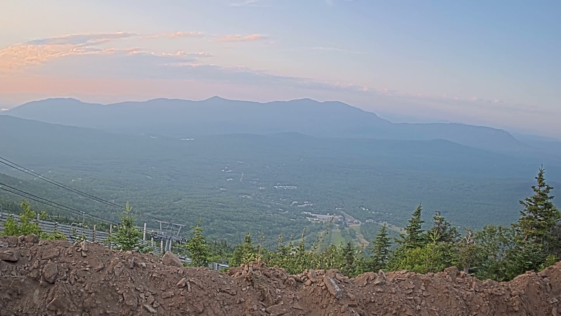 Kingfield, Sugarloaf Mountain Peak Skyline Live Cam - Kingfield, Franklin, Maine, USA