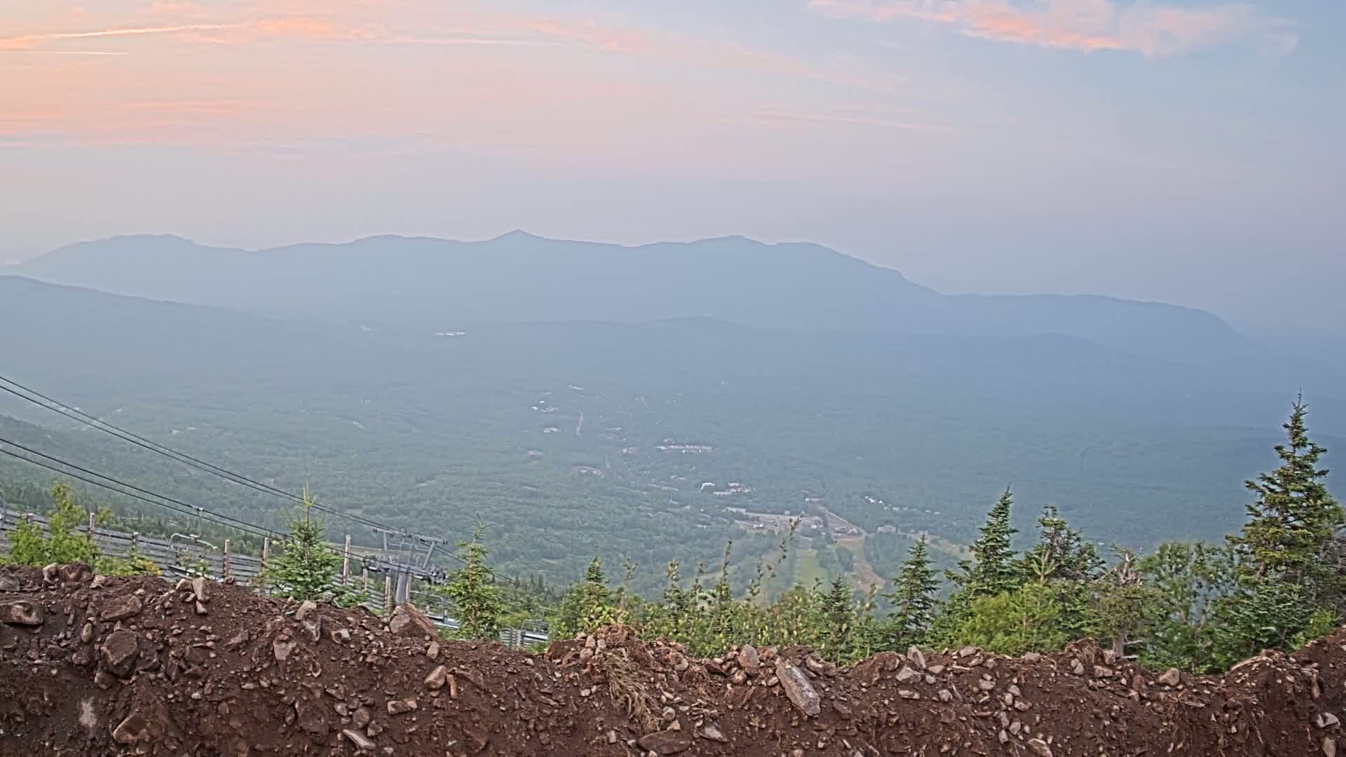 Kingfield, Sugarloaf Mountain Peak Skyline Live Cam - Kingfield, Franklin, Maine, USA