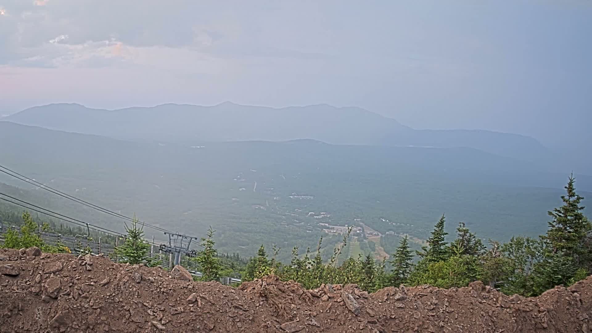 Kingfield, Sugarloaf Mountain Peak Skyline Live Cam - Kingfield, Franklin, Maine, USA