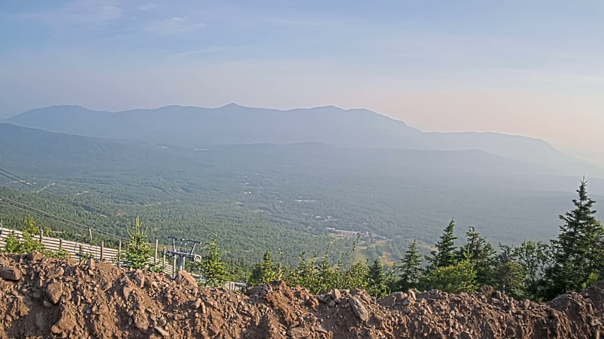 Kingfield, Sugarloaf Mountain Peak Skyline Live Cam - Kingfield, Franklin, Maine, USA