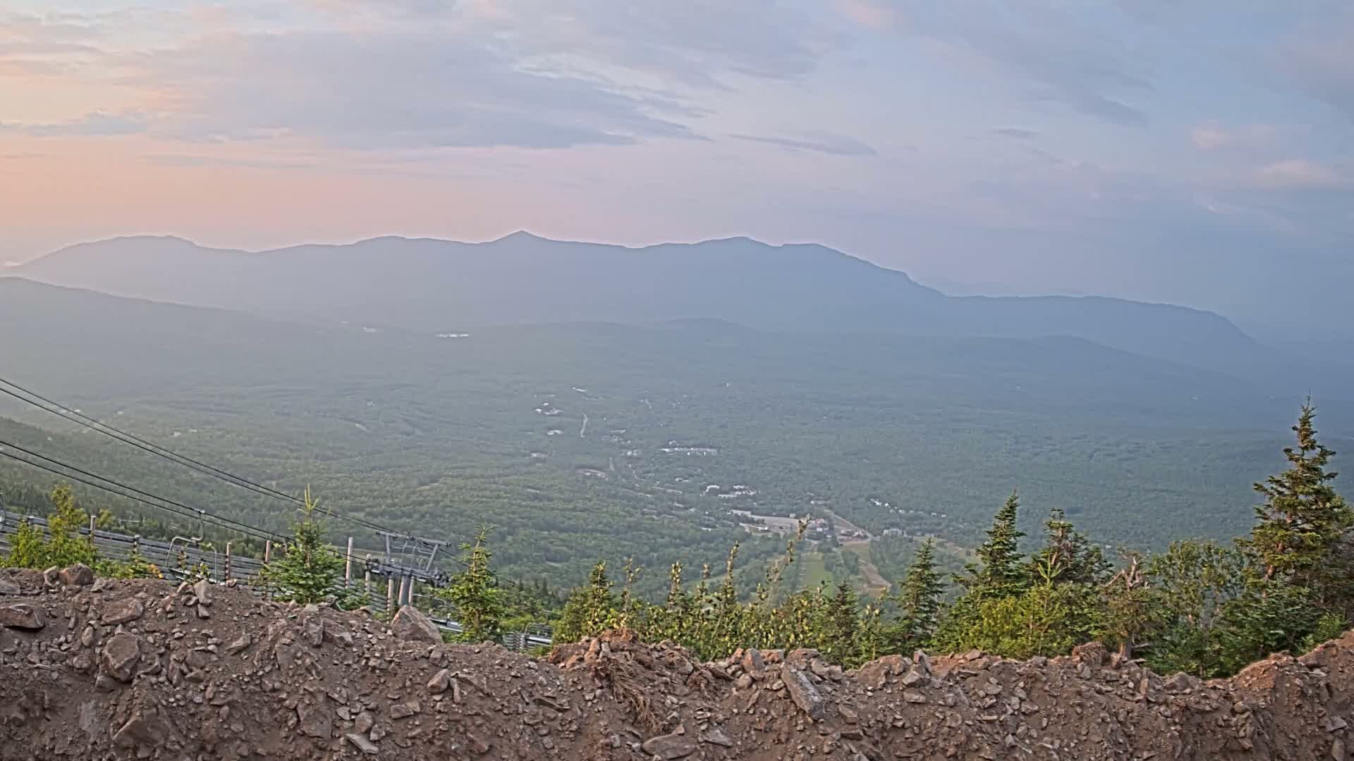 Kingfield, Sugarloaf Mountain Peak Skyline Live Cam - Kingfield, Franklin, Maine, USA