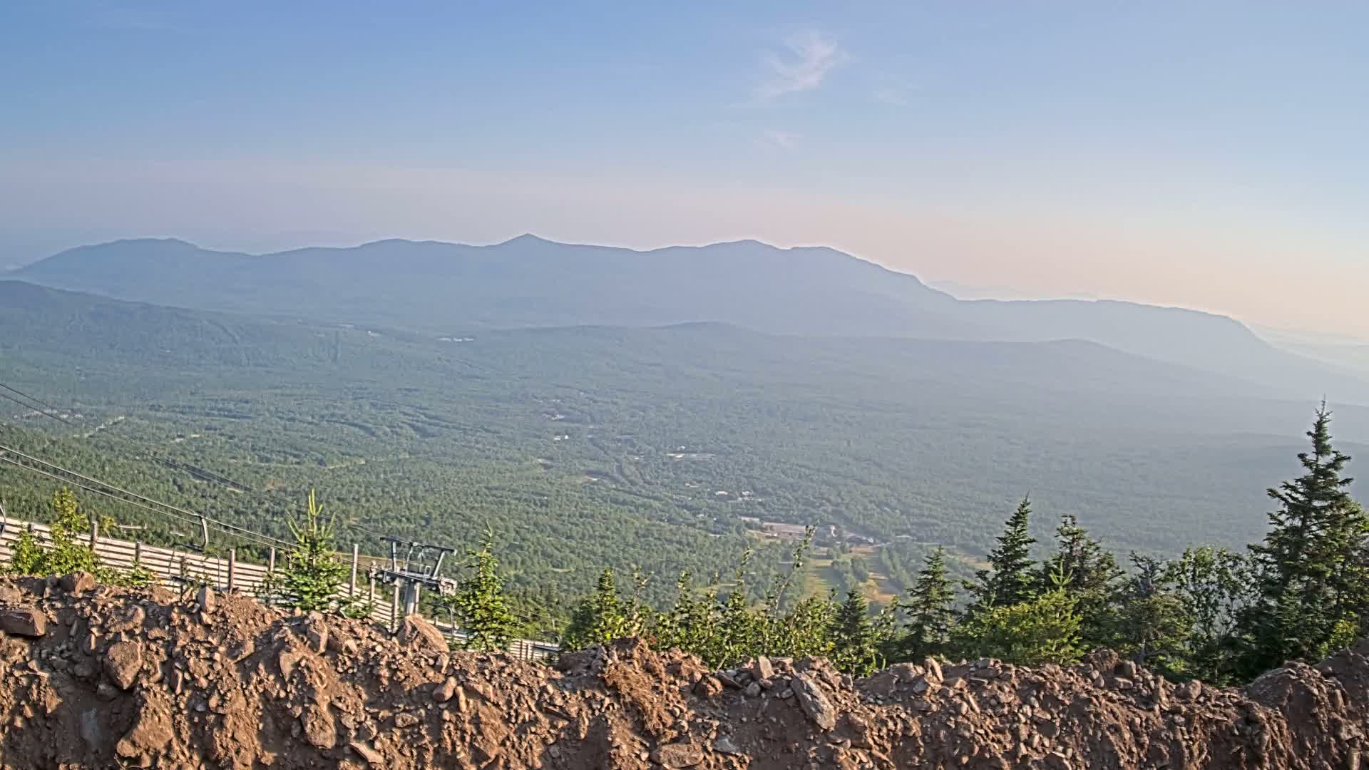 Kingfield, Sugarloaf Mountain Peak Skyline Live Cam - Kingfield, Franklin, Maine, USA