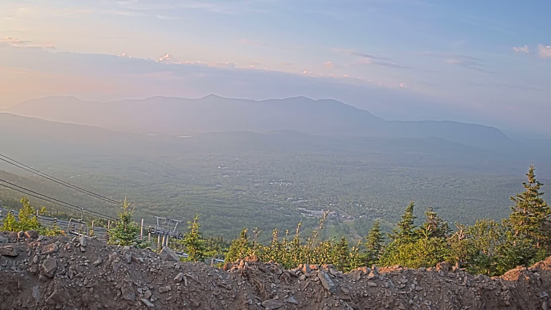 Kingfield, Sugarloaf Mountain Peak Skyline Live Cam - Kingfield, Franklin, Maine, USA