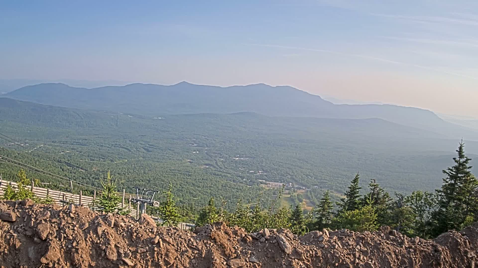Kingfield, Sugarloaf Mountain Peak Skyline Live Cam - Kingfield, Franklin, Maine, USA