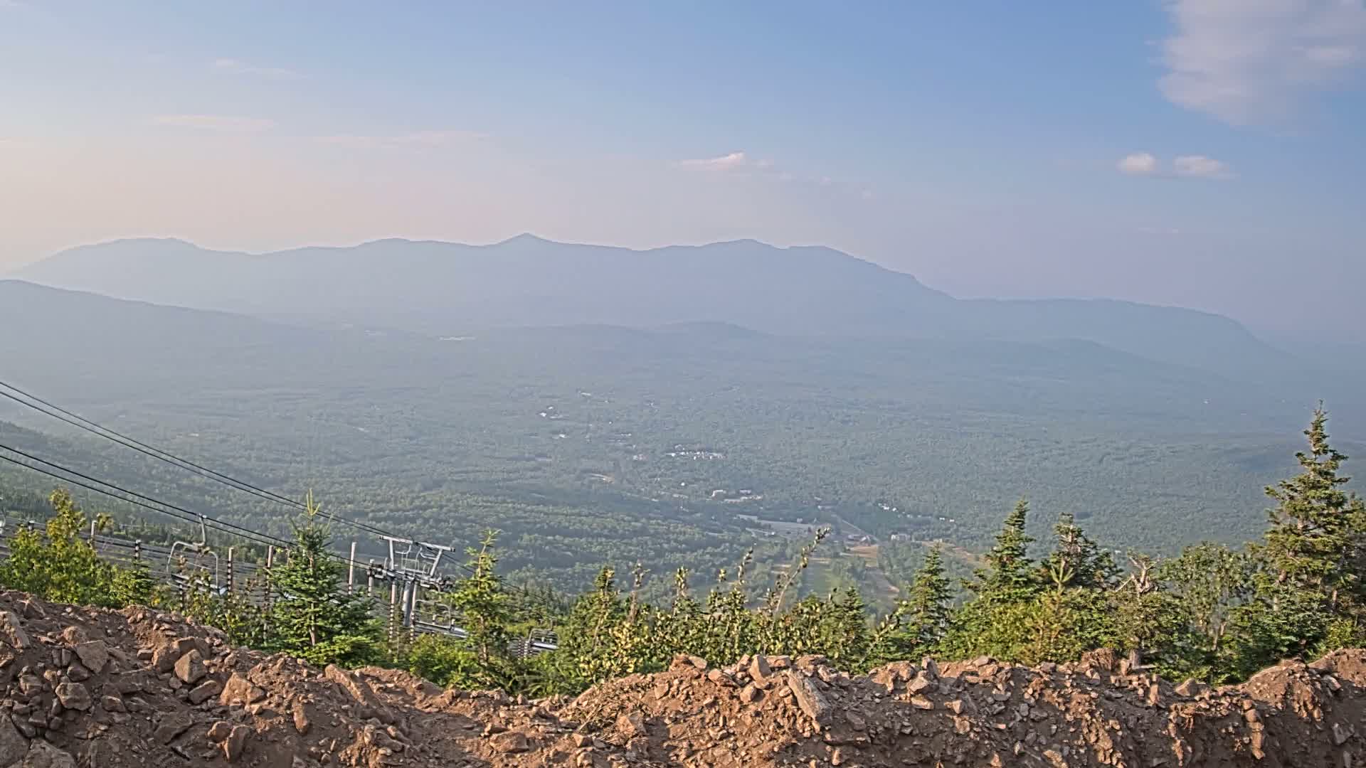 Kingfield, Sugarloaf Mountain Peak Skyline Live Cam - Kingfield, Franklin, Maine, USA