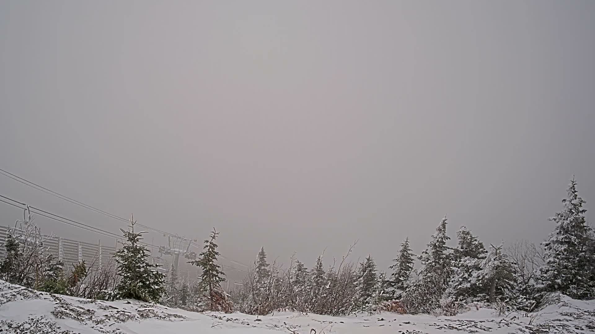 Kingfield, Sugarloaf Mountain Peak Skyline Live Cam - Kingfield, Franklin, Maine, USA