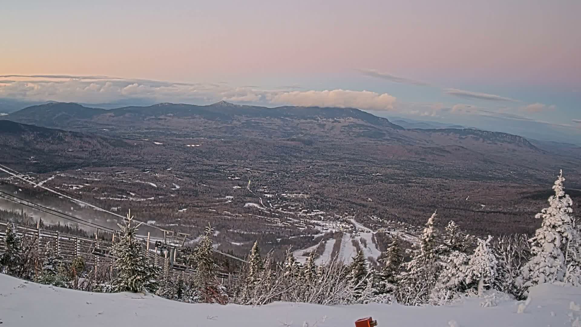 Kingfield, Sugarloaf Mountain Peak Skyline Live Cam - Kingfield, Franklin, Maine, USA