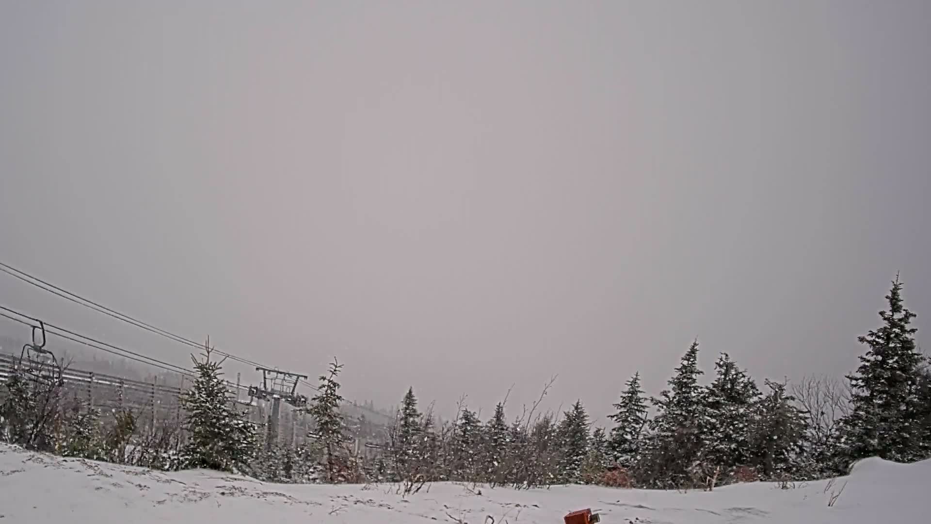 Kingfield, Sugarloaf Mountain Peak Skyline Live Cam - Kingfield, Franklin, Maine, USA