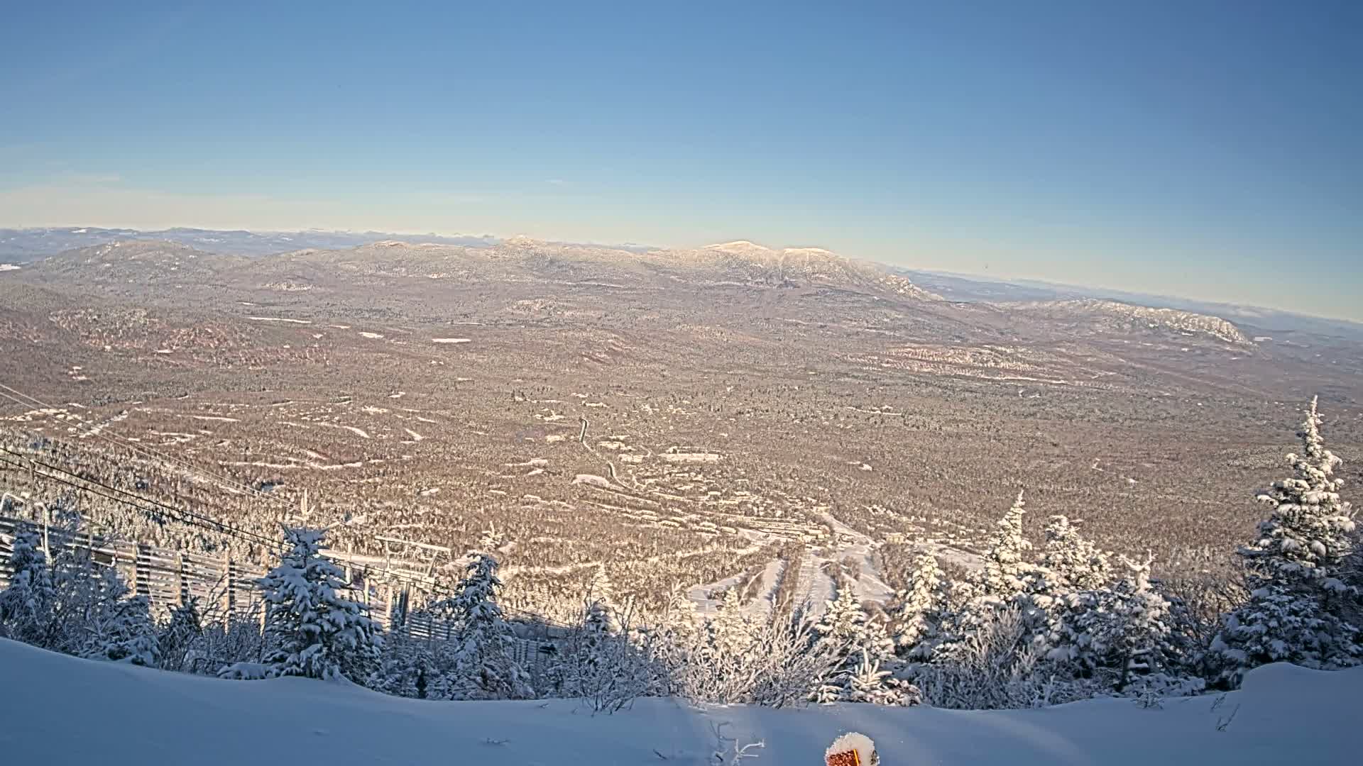 Kingfield, Sugarloaf Mountain Peak Skyline Live Cam - Kingfield, Franklin, Maine, USA