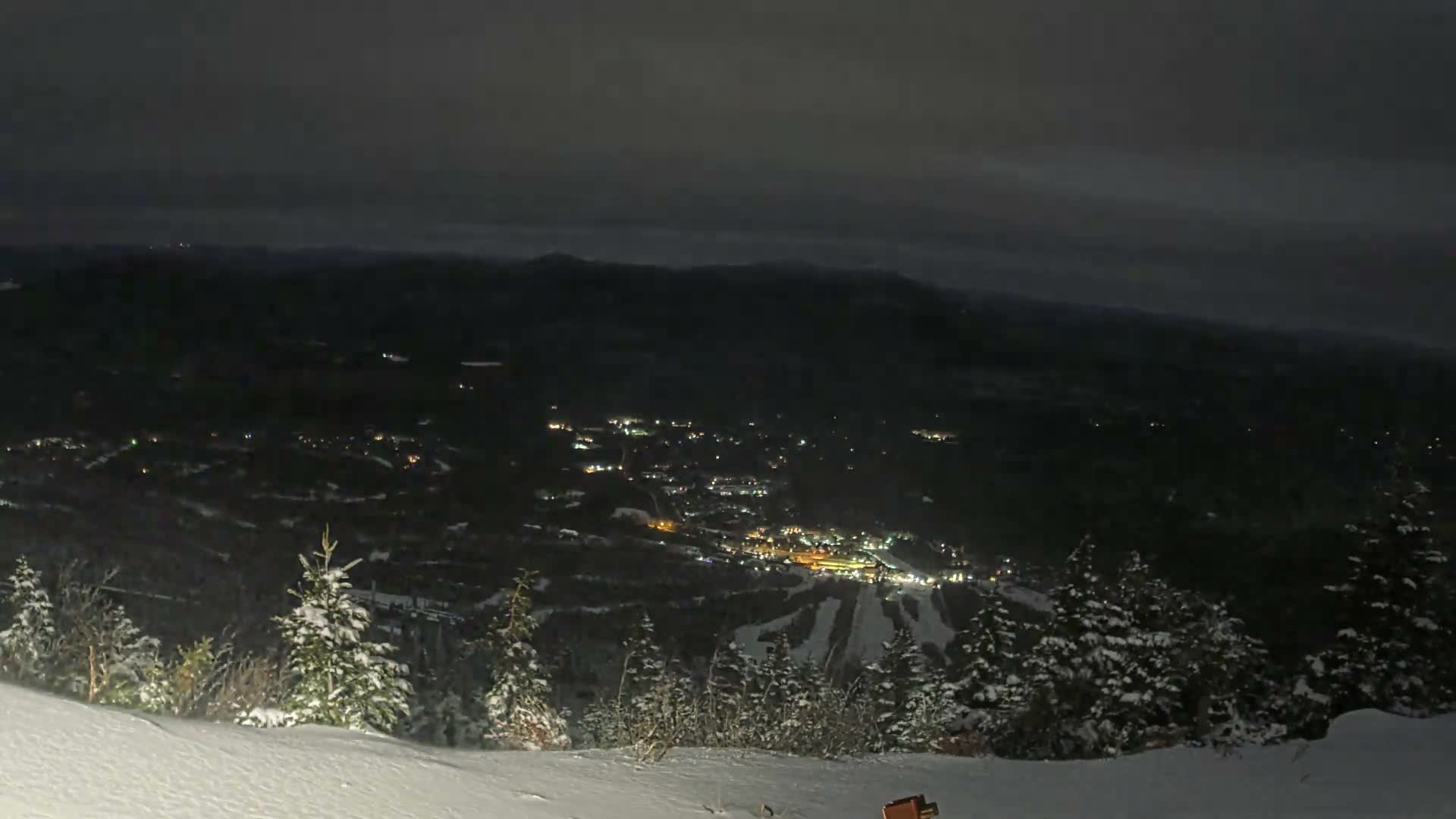 Kingfield, Sugarloaf Mountain Peak Skyline Live Cam - Kingfield, Franklin, Maine, USA