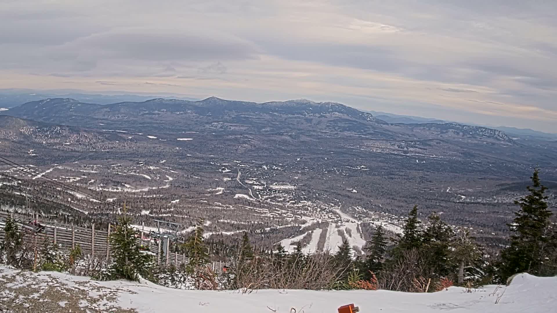Kingfield, Sugarloaf Mountain Peak Skyline Live Cam - Kingfield, Franklin, Maine, USA