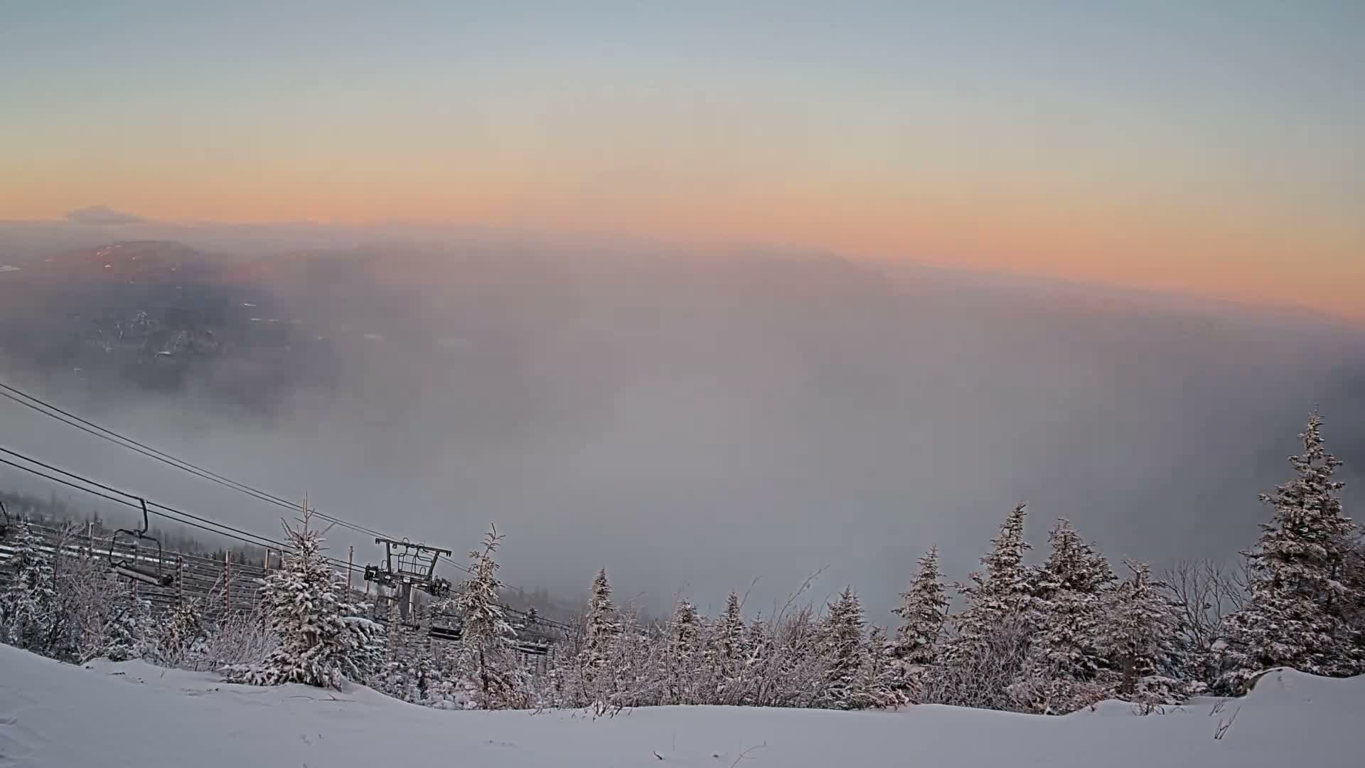 Kingfield, Sugarloaf Mountain Peak Skyline Live Cam - Kingfield, Franklin, Maine, USA