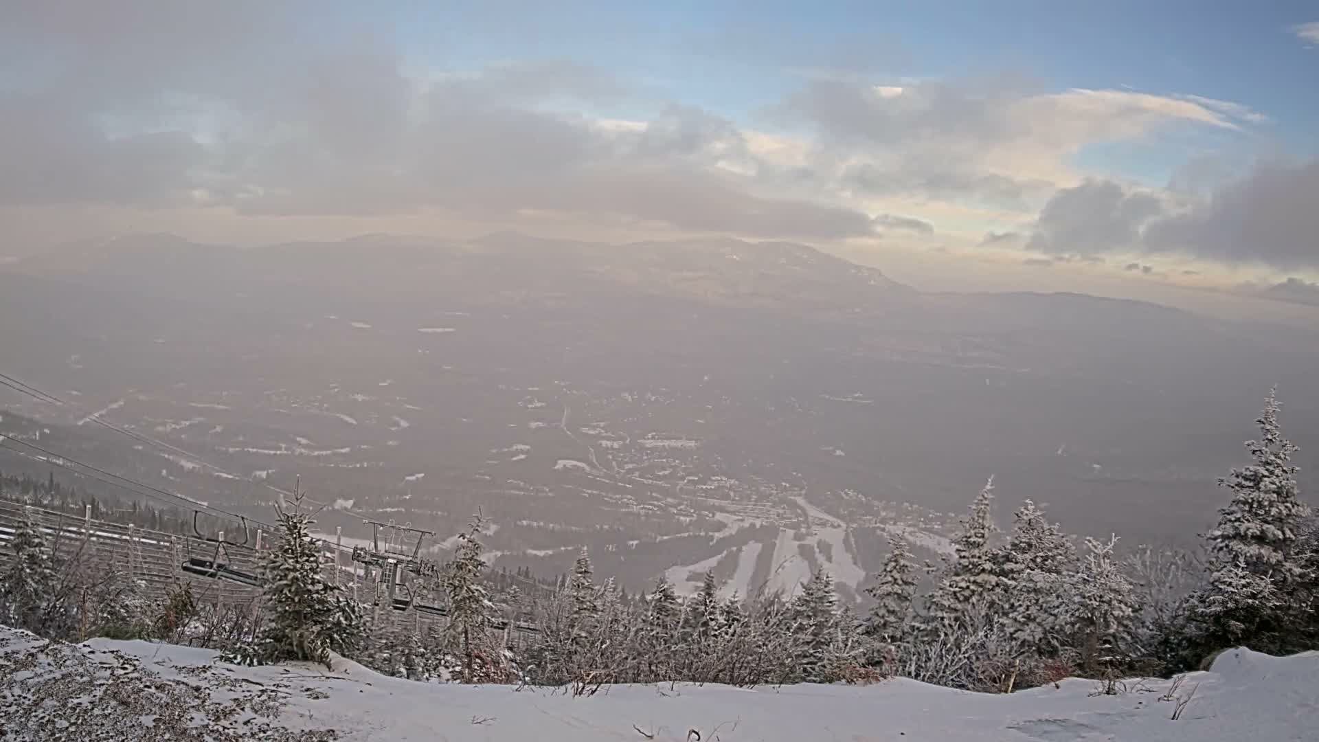 Kingfield, Sugarloaf Mountain Peak Skyline Live Cam - Kingfield, Franklin, Maine, USA