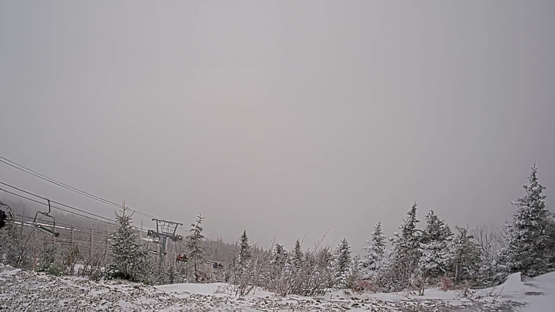 Kingfield, Sugarloaf Mountain Peak Skyline Live Cam - Kingfield, Franklin, Maine, USA