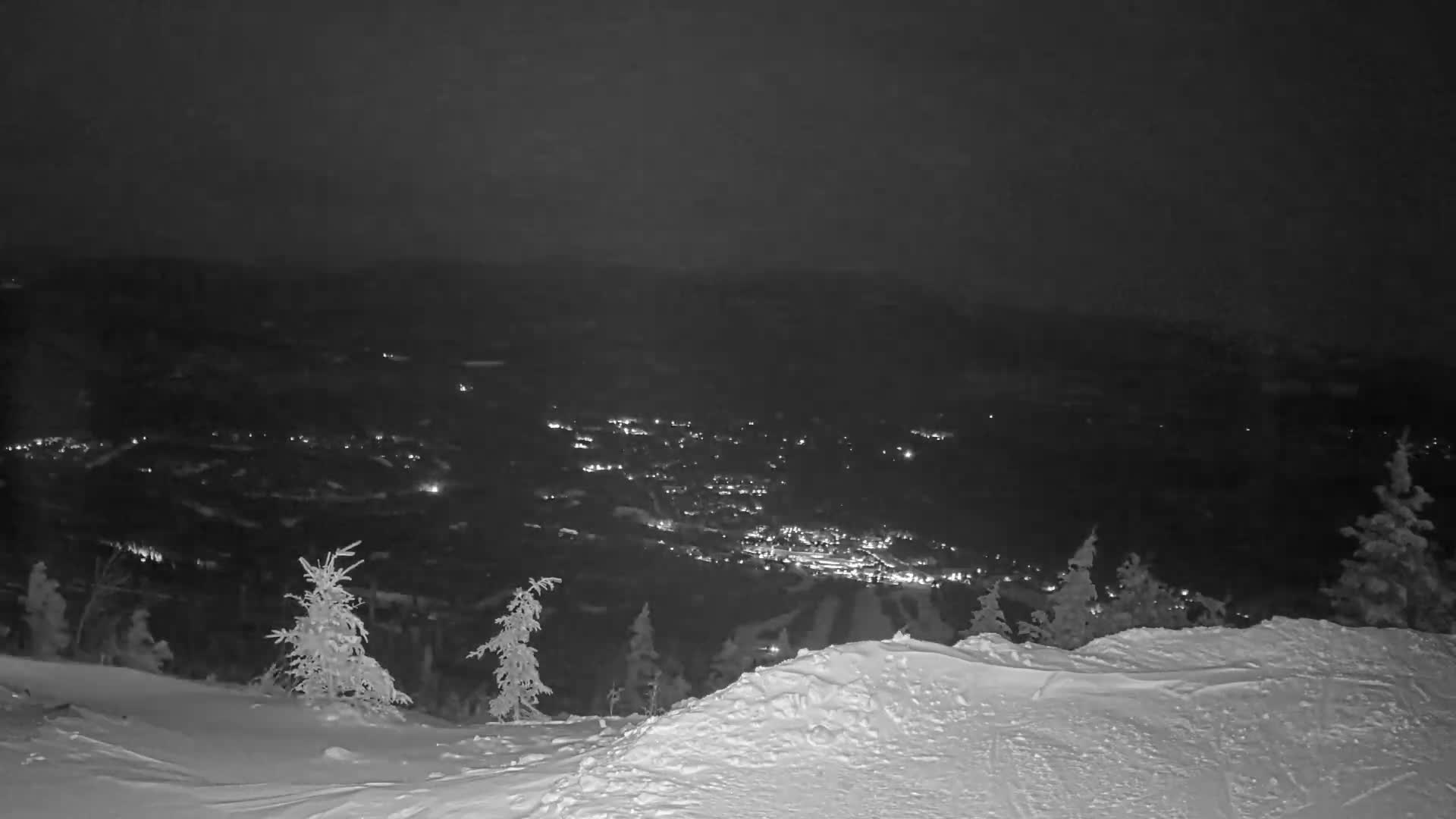 Kingfield, Sugarloaf Mountain Peak Skyline Live Cam - Kingfield, Franklin, Maine, USA