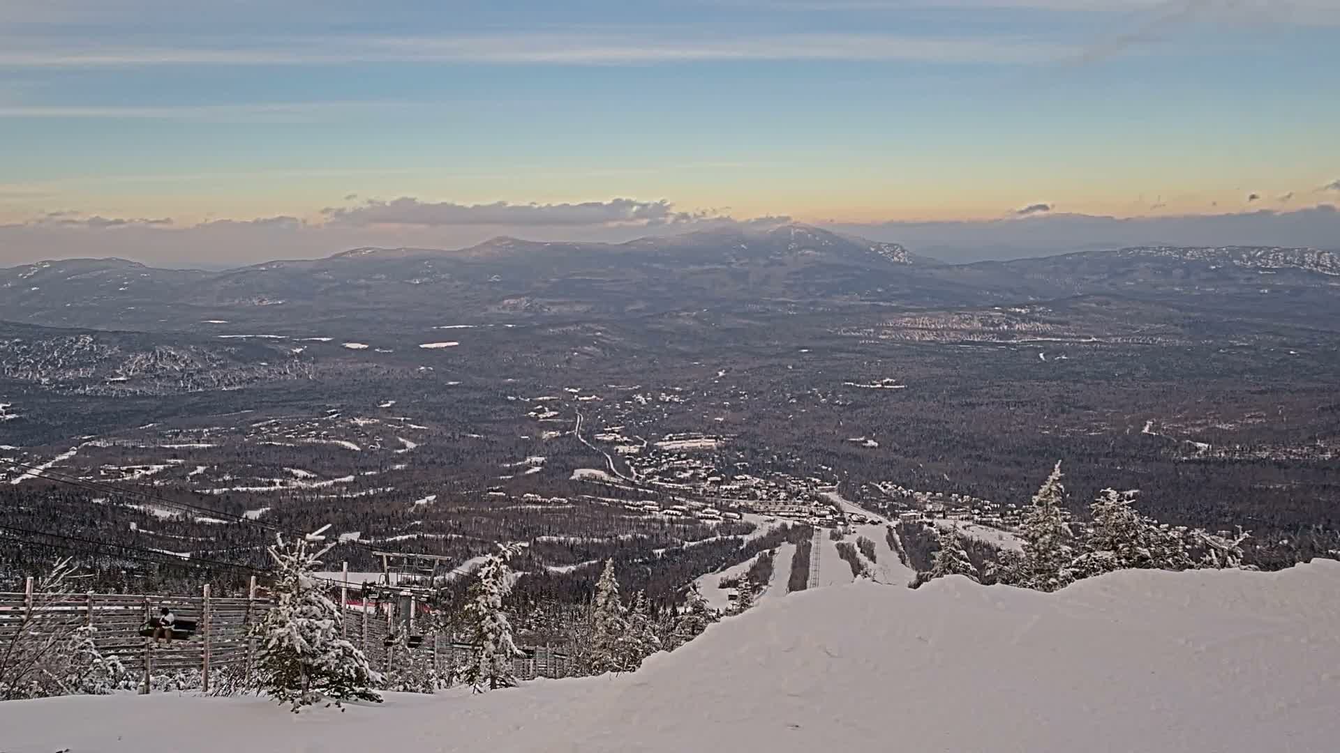 Kingfield, Sugarloaf Mountain Peak Skyline Live Cam - Kingfield, Franklin, Maine, USA