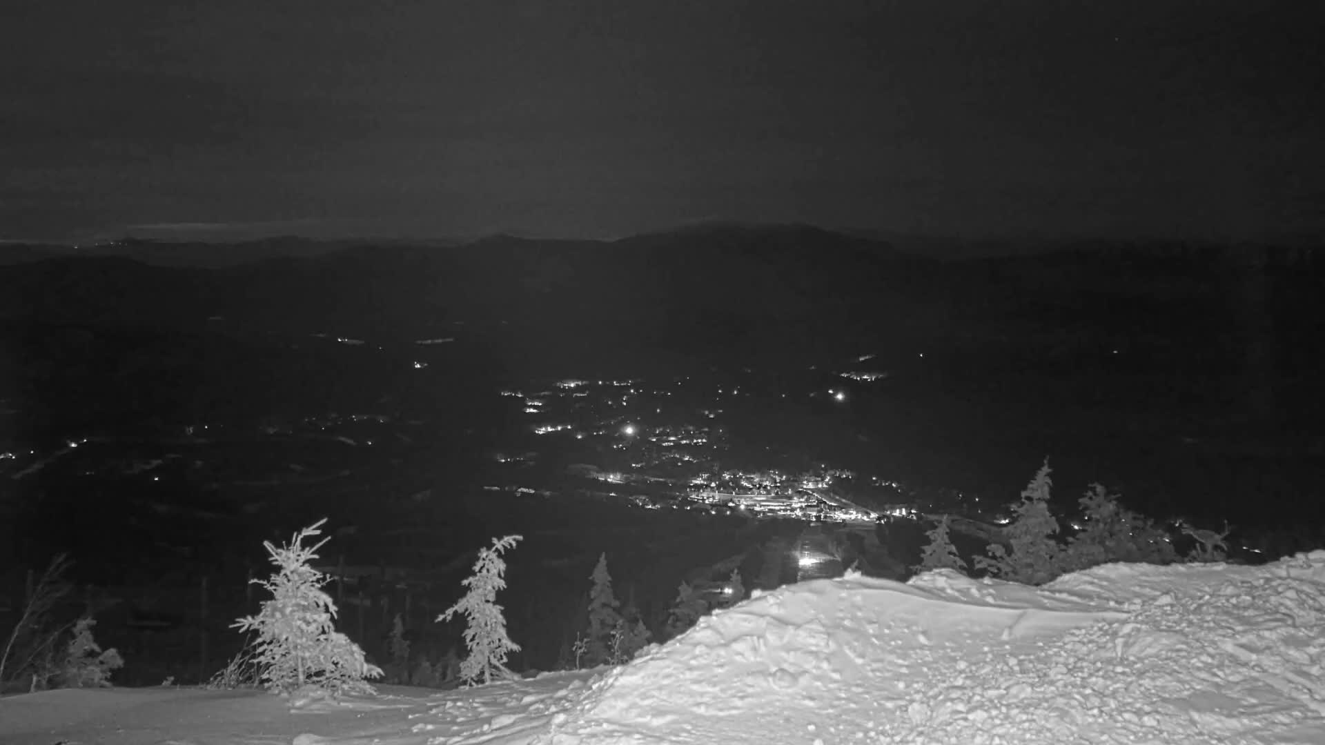 Kingfield, Sugarloaf Mountain Peak Skyline Live Cam - Kingfield, Franklin, Maine, USA