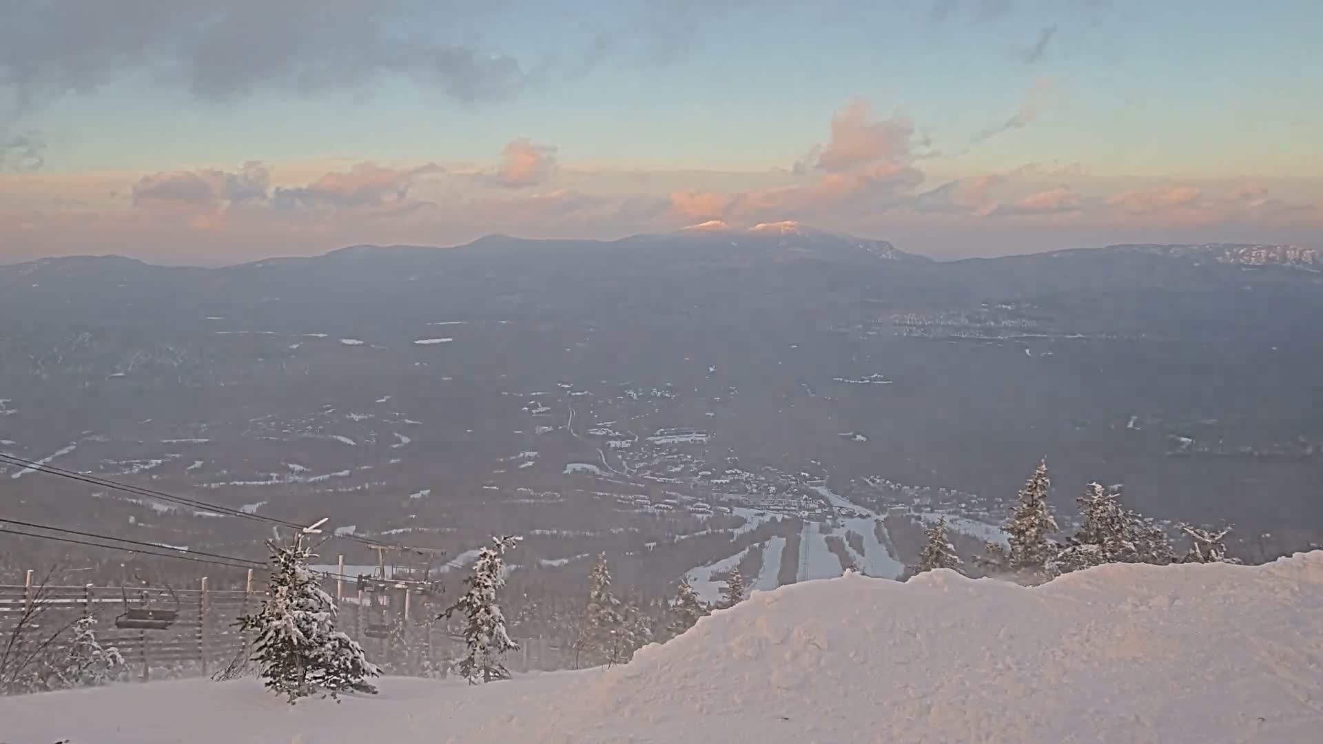 Kingfield, Sugarloaf Mountain Peak Skyline Live Cam - Kingfield, Franklin, Maine, USA