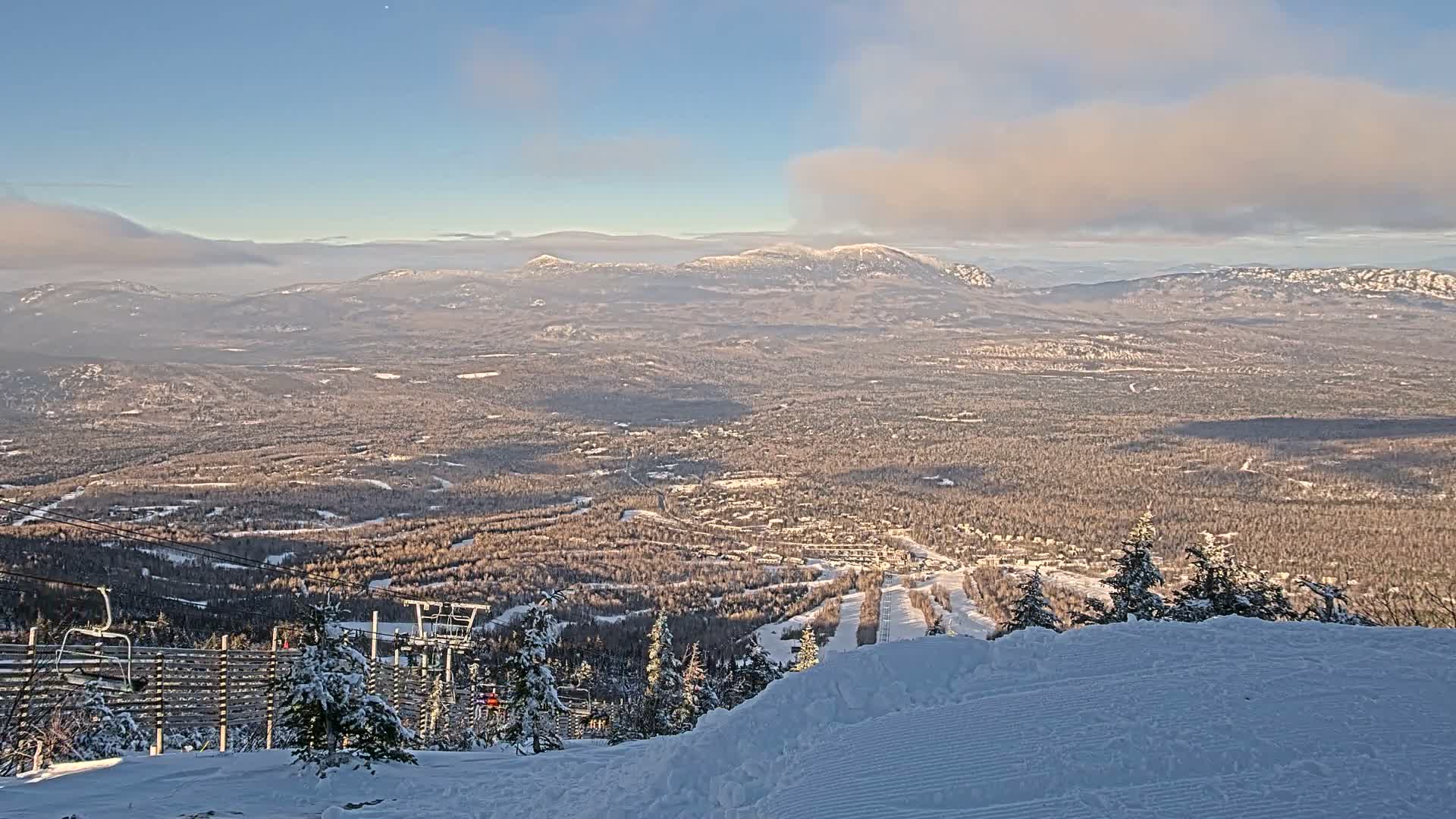 Kingfield, Sugarloaf Mountain Peak Skyline Live Cam - Kingfield, Franklin, Maine, USA