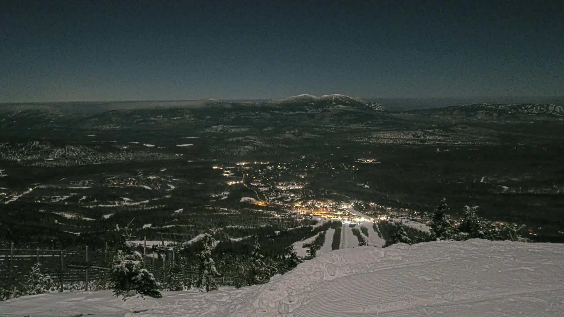 Kingfield, Sugarloaf Mountain Peak Skyline Live Cam - Kingfield, Franklin, Maine, USA